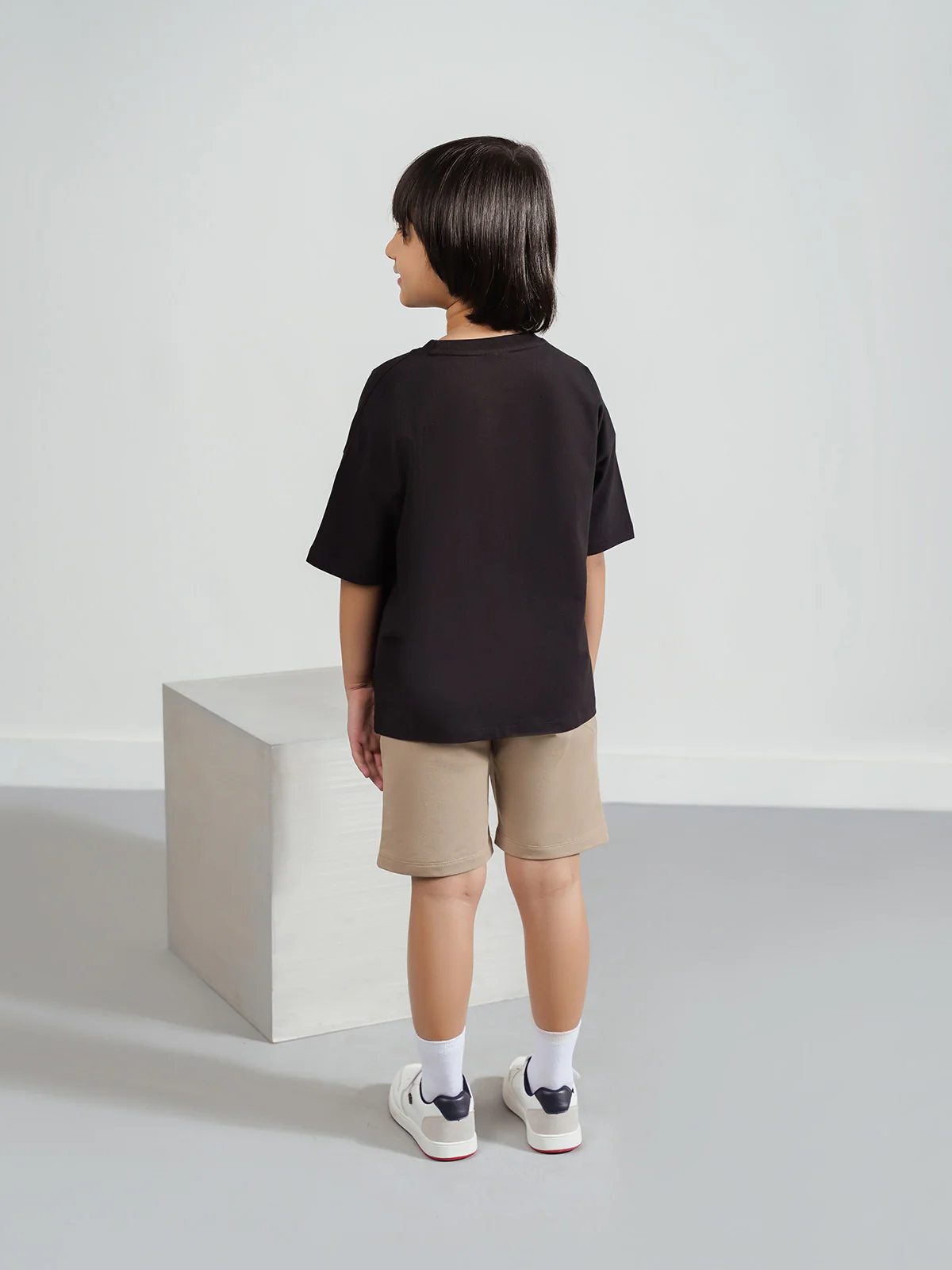 "AKEMI" Drop Shoulder Basic T-Shirt - Image 4