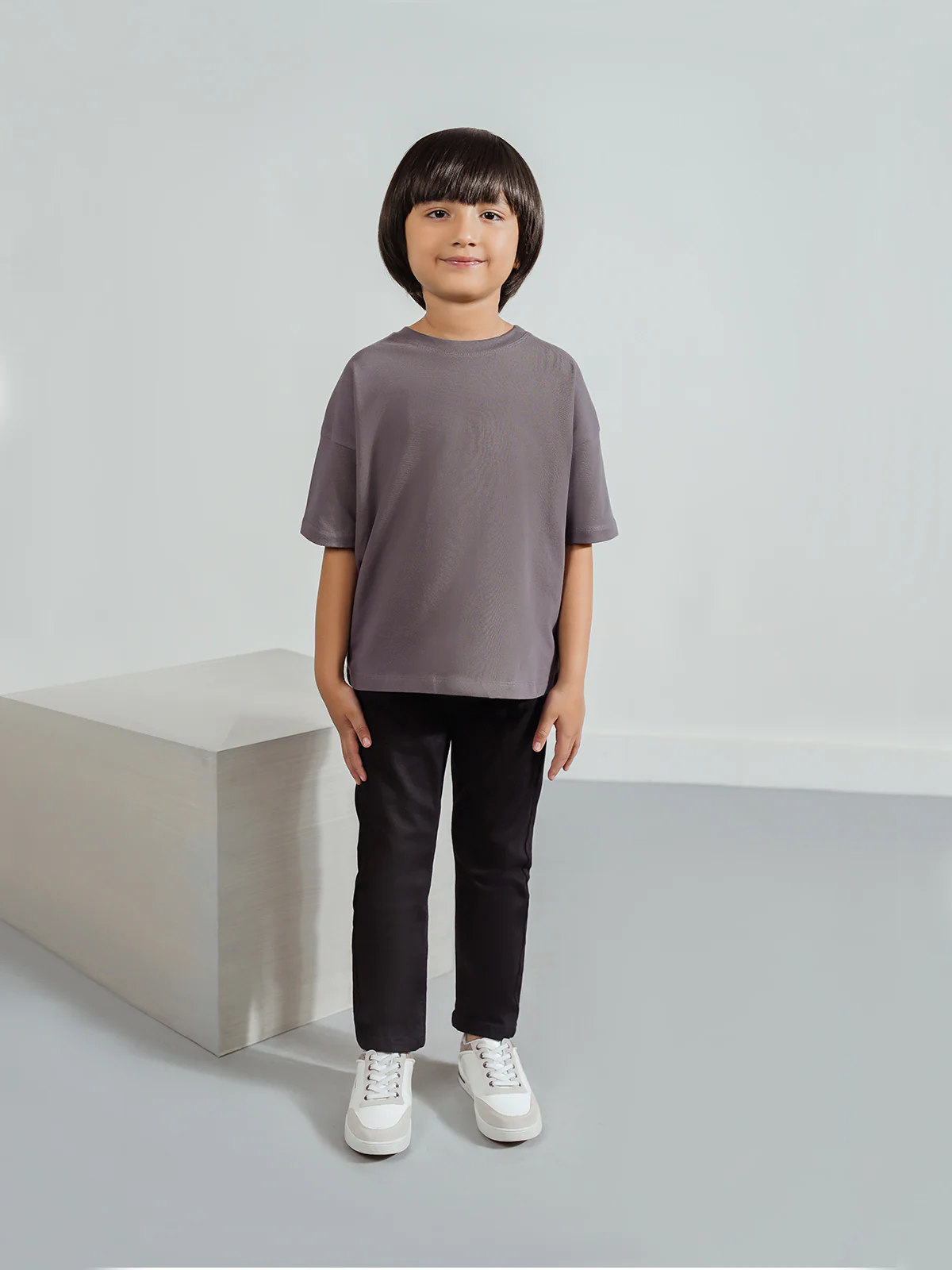"AKEMI" Drop Shoulder Basic T-Shirt