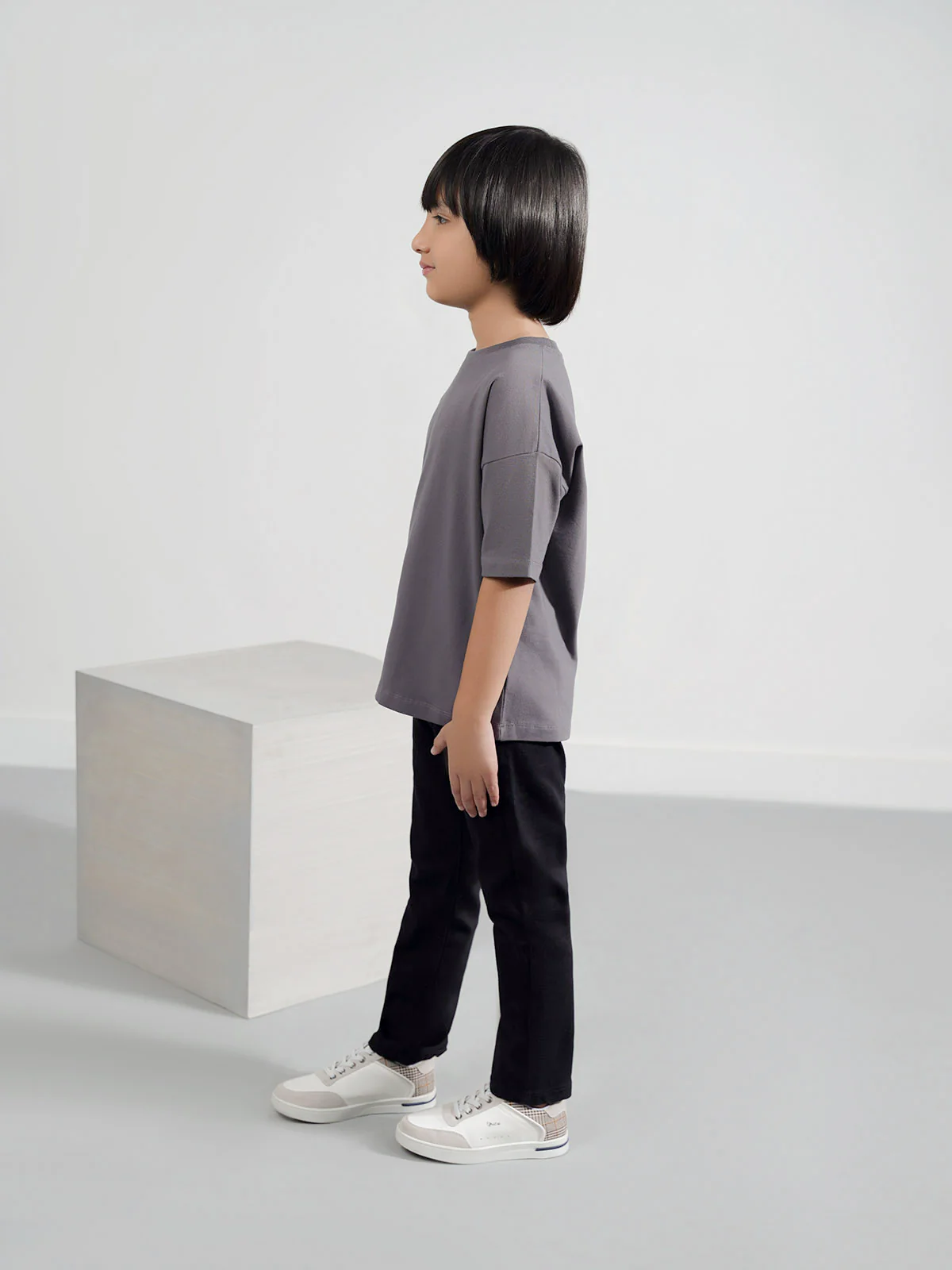 "AKEMI" Drop Shoulder Basic T-Shirt - Image 3