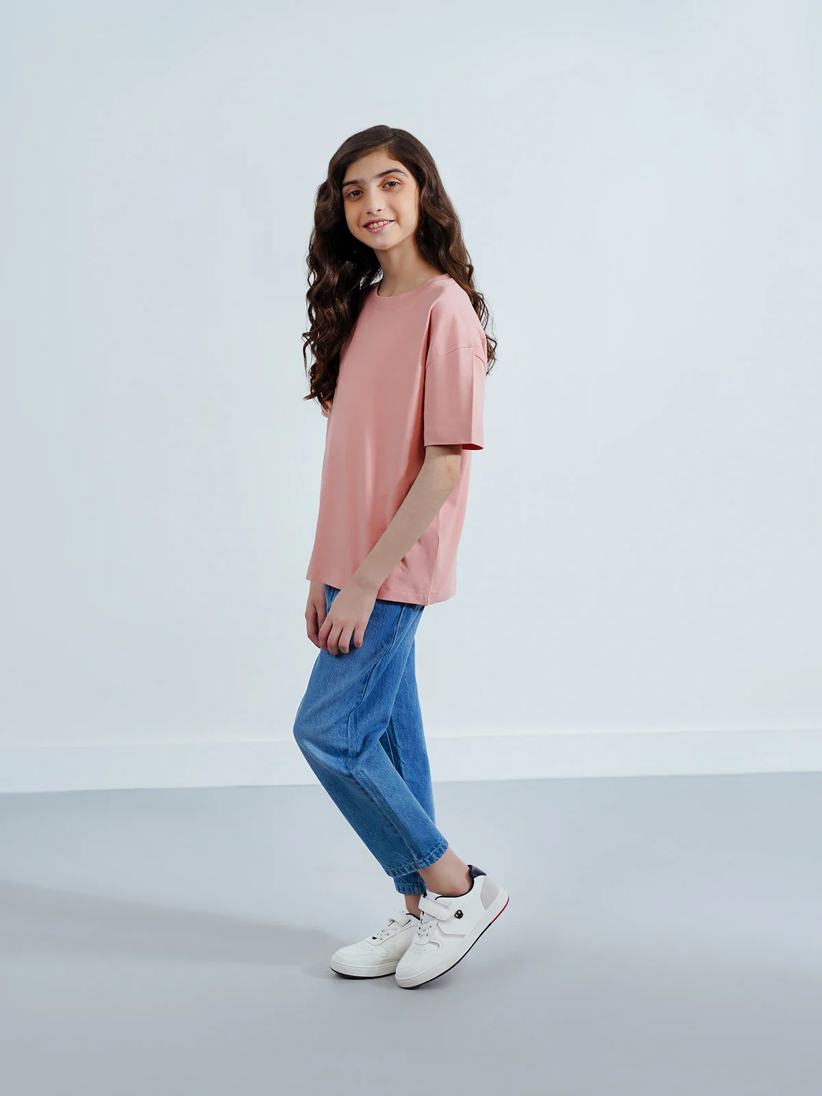 "ALIKAE" Drop Shoulder Basic T-Shirt - Image 3