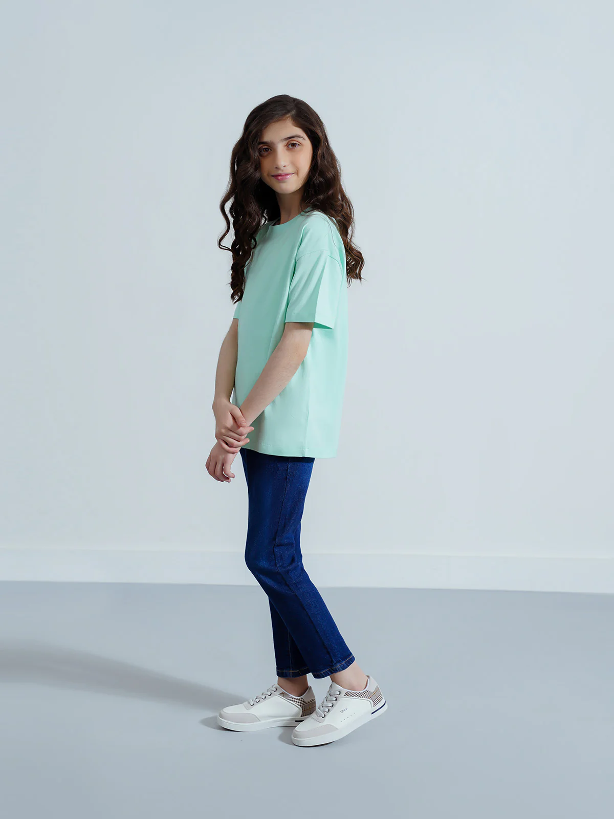 "ALIKAE" Drop Shoulder Basic T-Shirt - Image 3