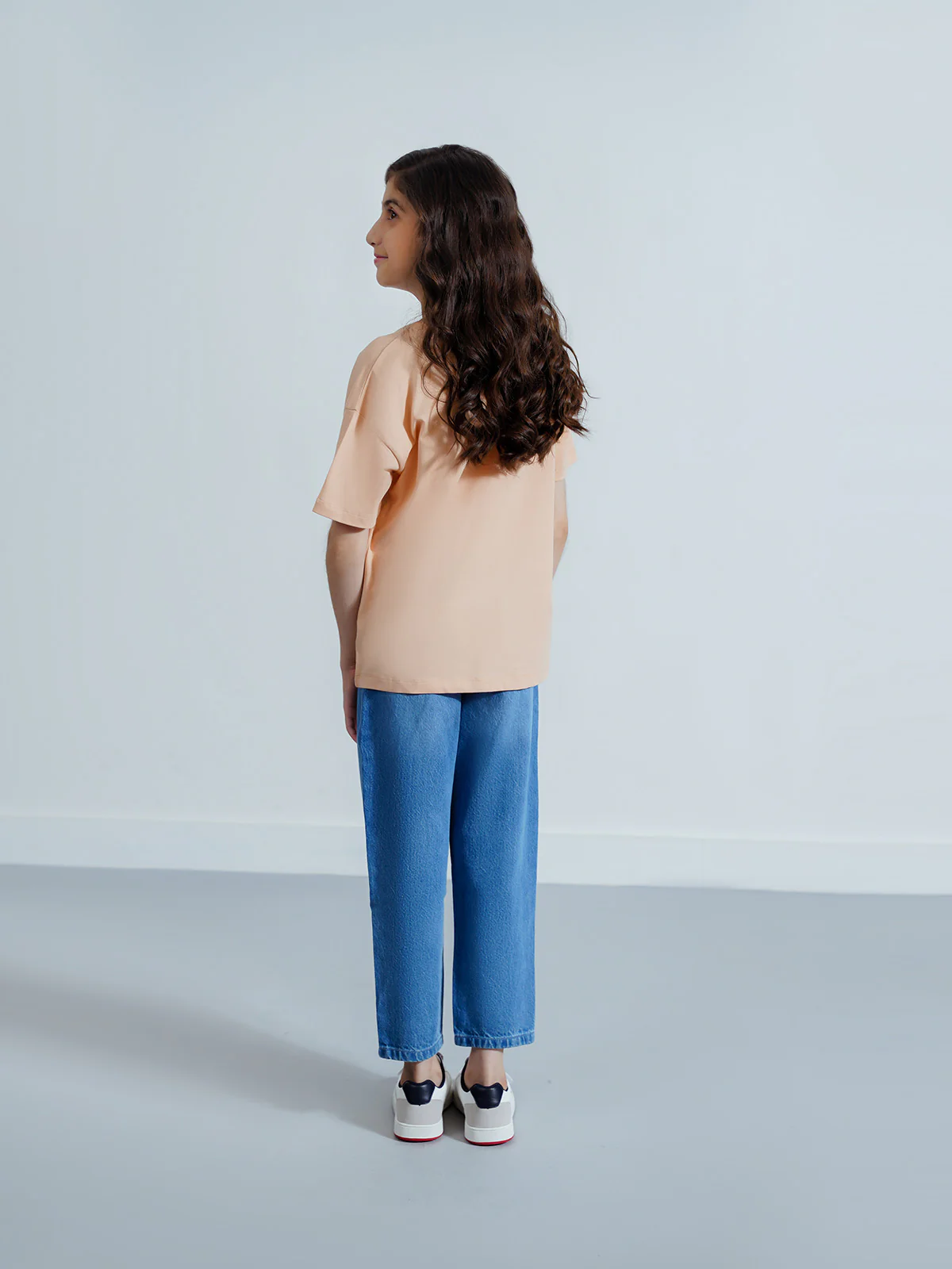 "ALIKAE" Drop Shoulder Basic T-Shirt - Image 4