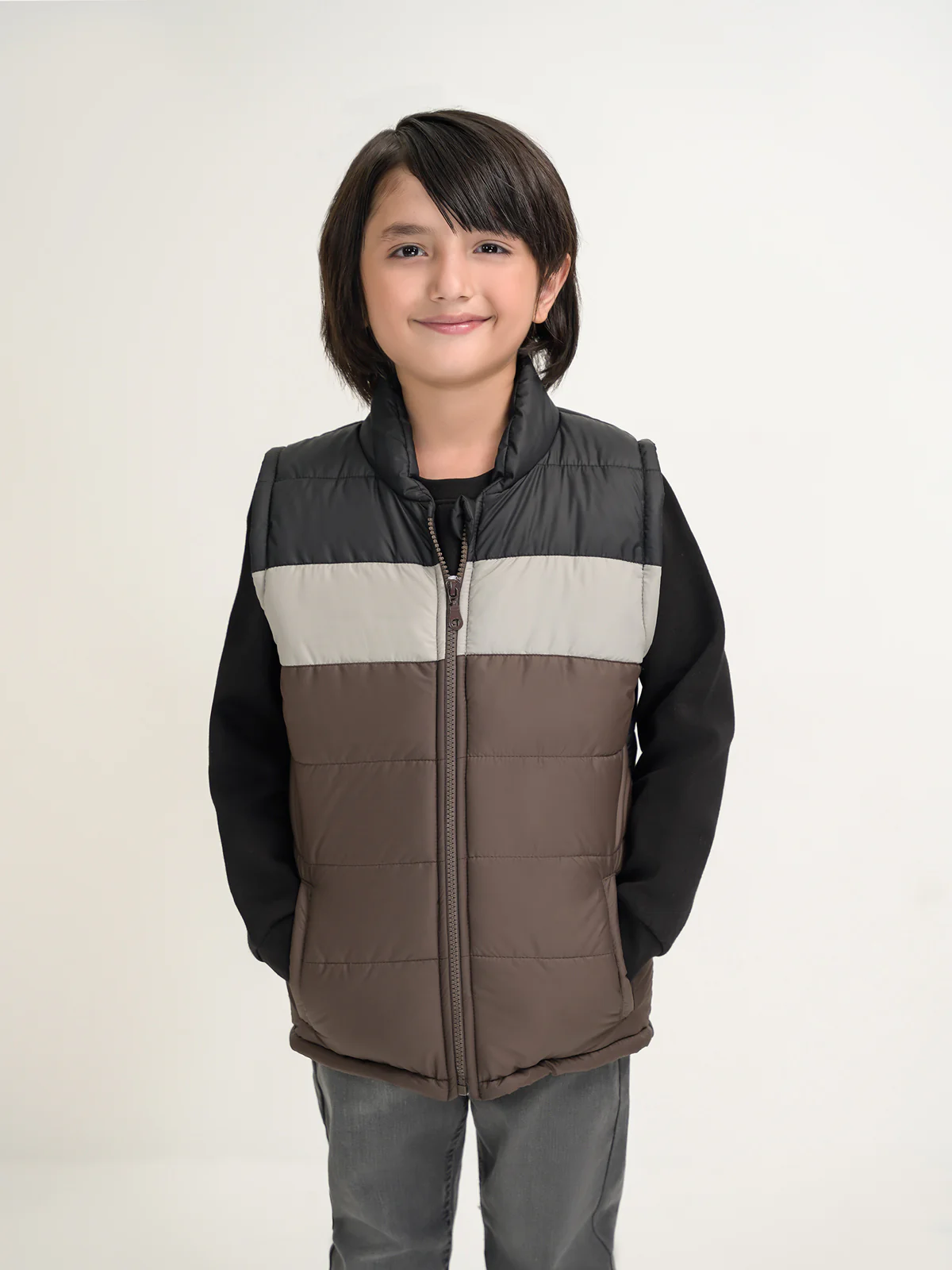 "APRIT" Sleeveless Puffer Jacket - Image 2