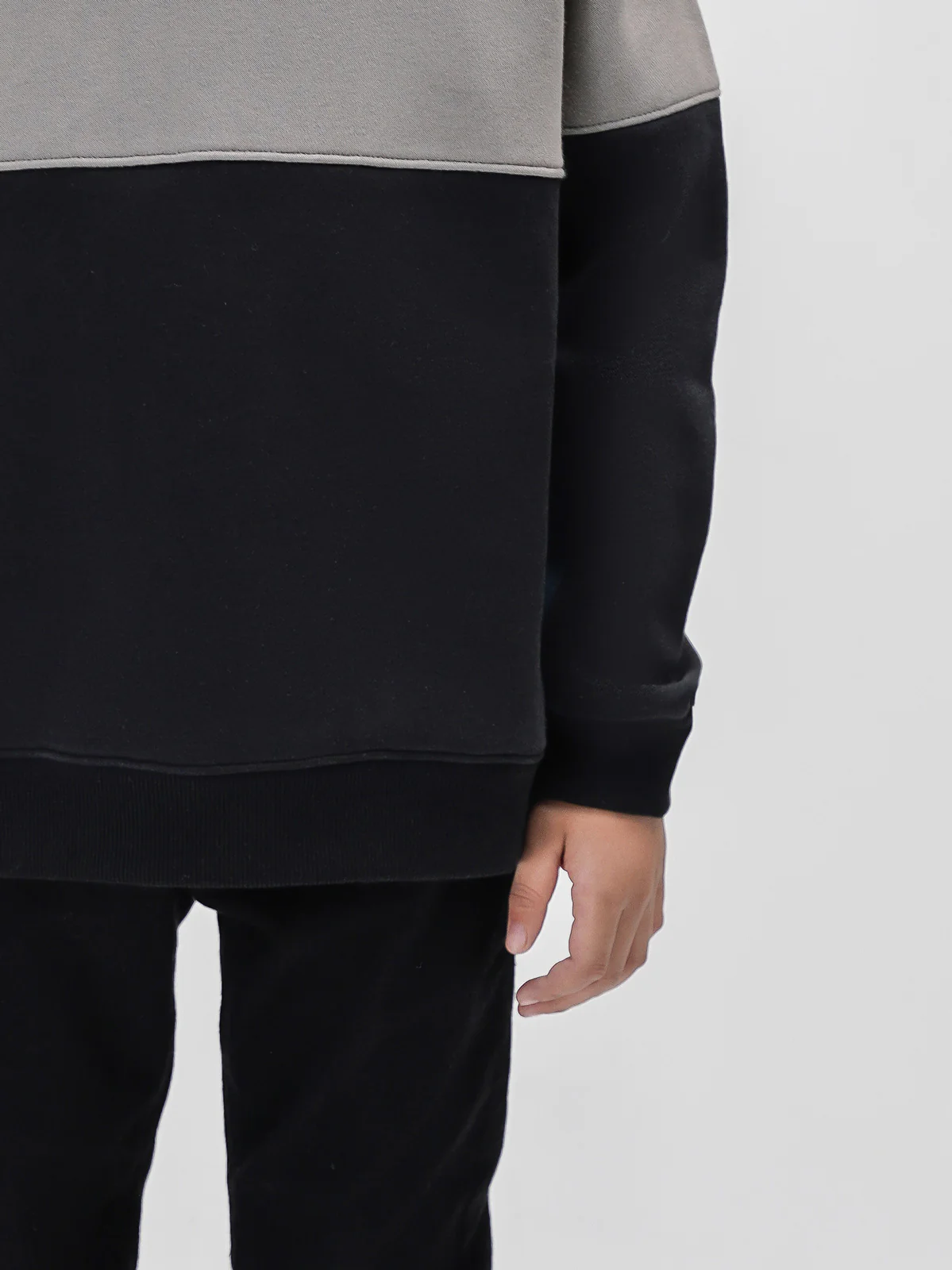 "HEALOXY" Graphic Crew Neck Sweatshirt - Image 4