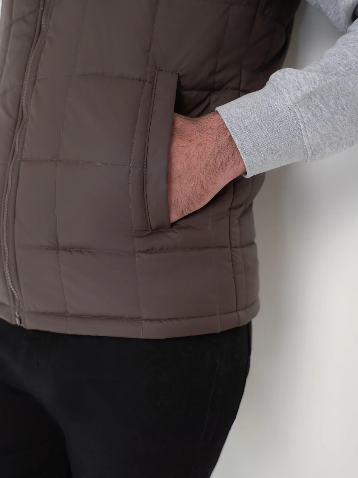 "KRAZ" Sleeveless Zipper Puffer Jacket - Image 4