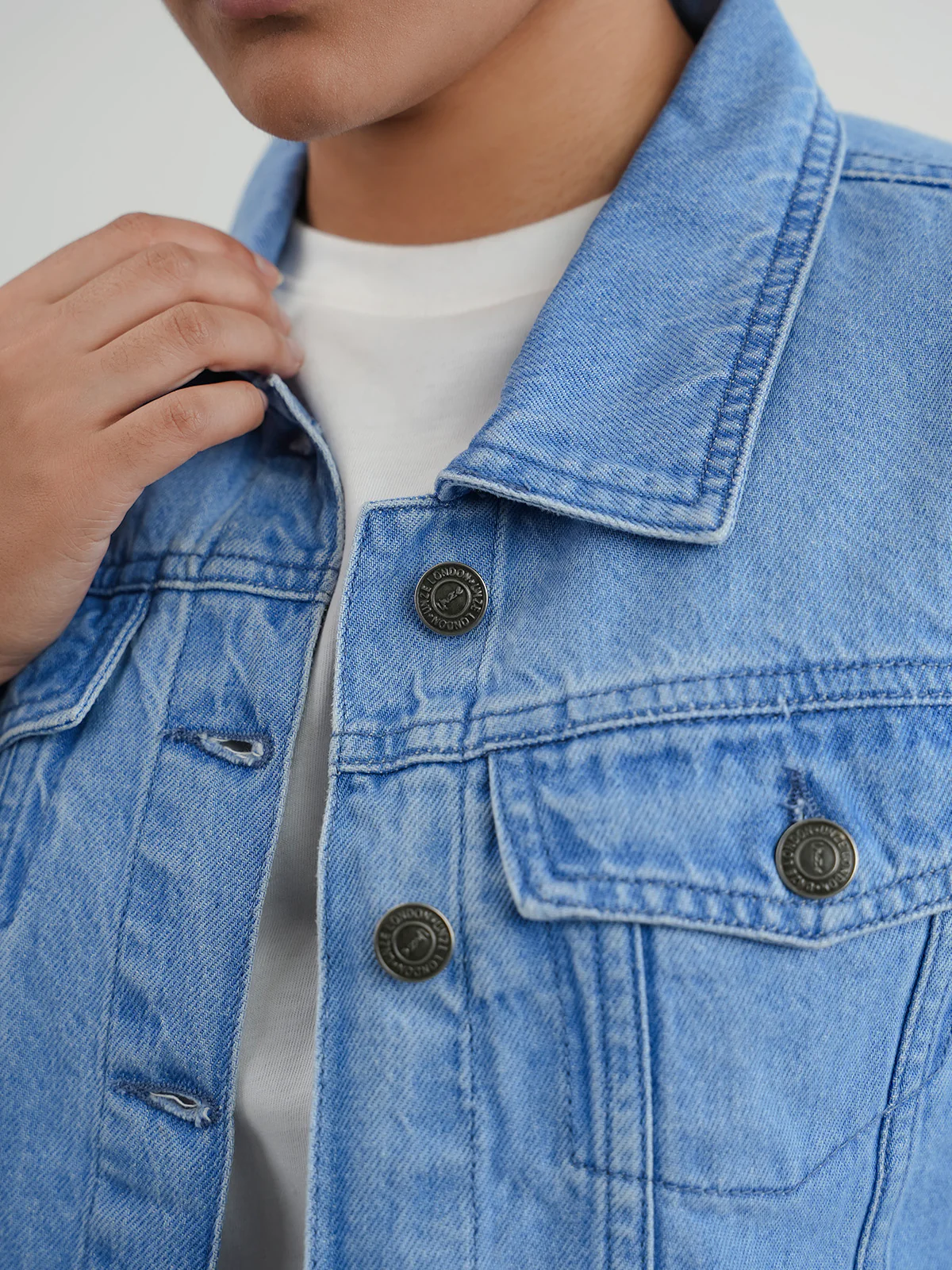 "LOPAKA" Relaxed Cropped Denim Jacket - Image 4