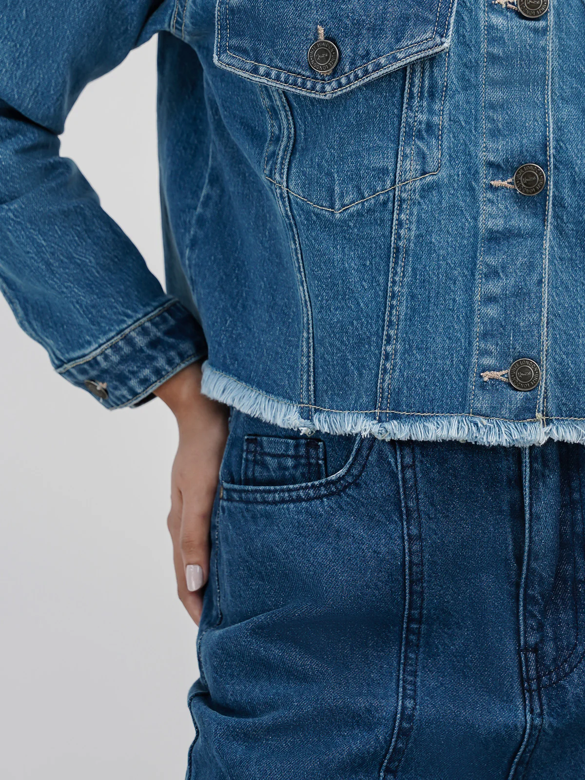 "MALIN" Cropped Designer Denim Jacket - Image 4