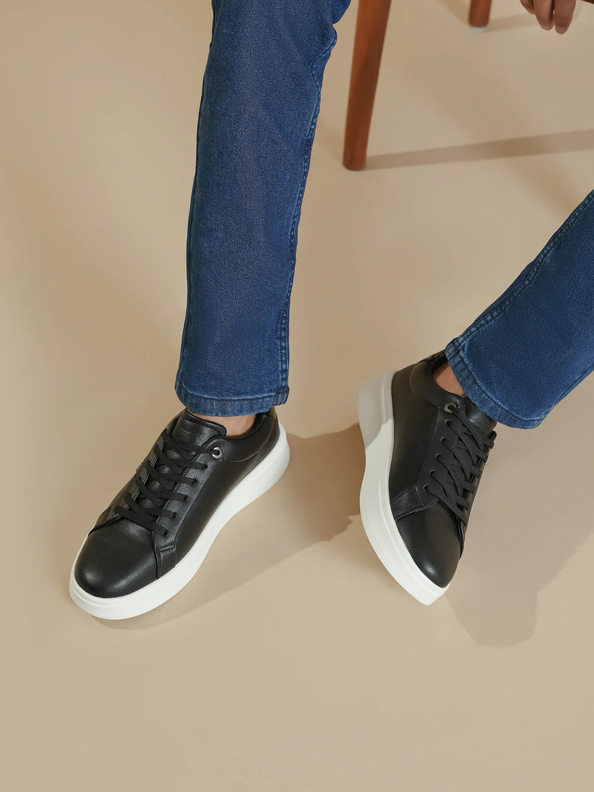 Men "AVICE" Classic Lace Up Trainers