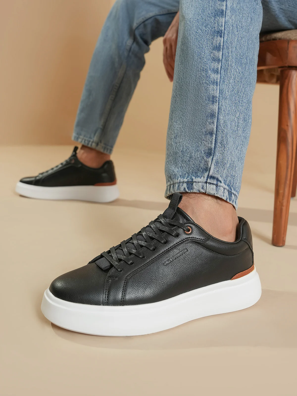 Men "CITLALLI" Classic Lace Up Trainers
