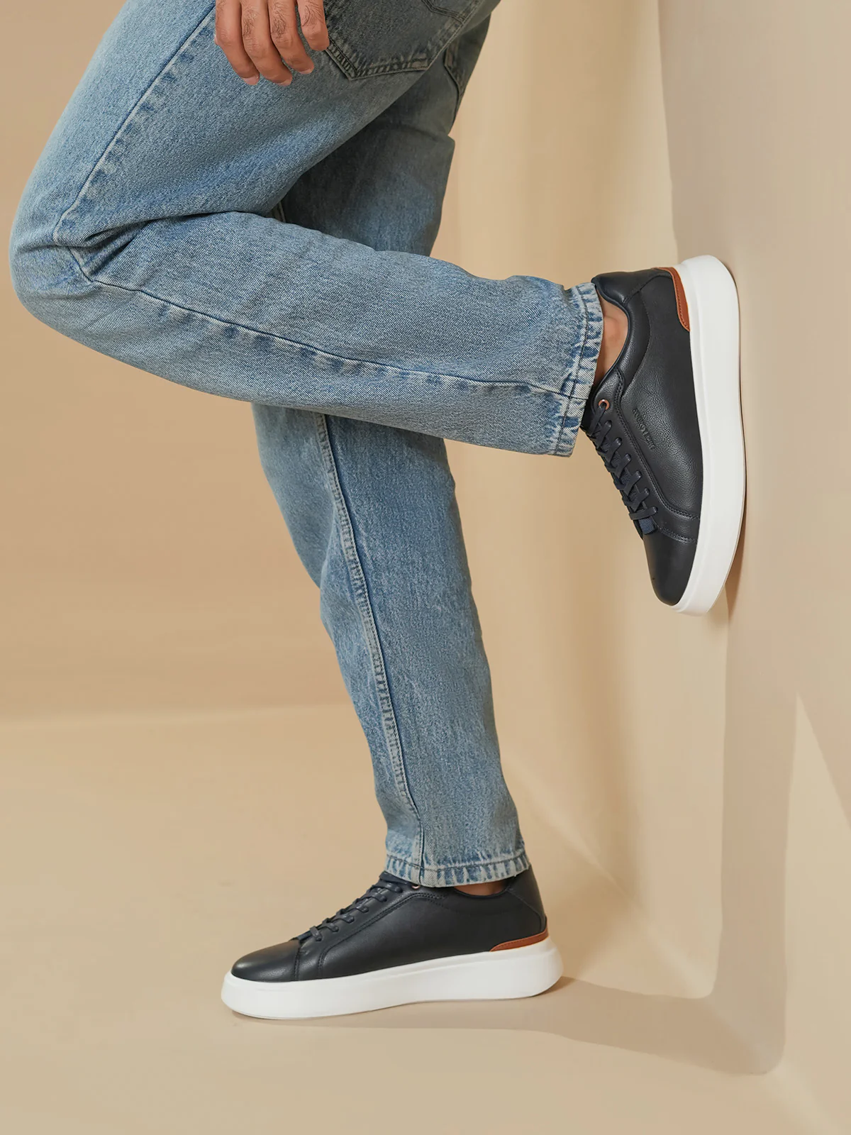 Men "CITLALLI" Classic Lace Up Trainers - Image 6