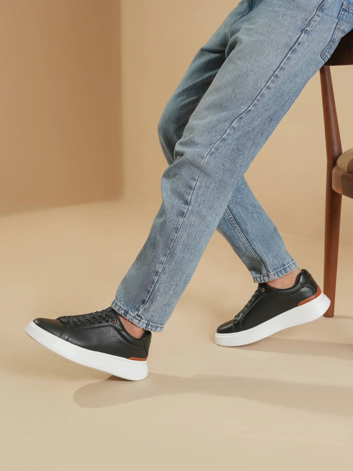 Men "CITLALLI" Classic Lace Up Trainers - Image 6