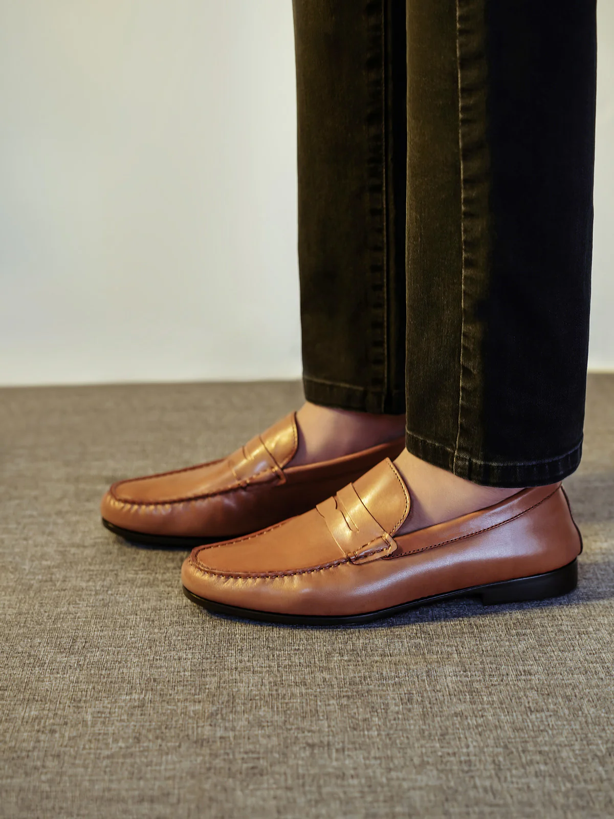 Men "NON" Woven Textured Slip On Casual Leather Moccasin Shoes - Image 6
