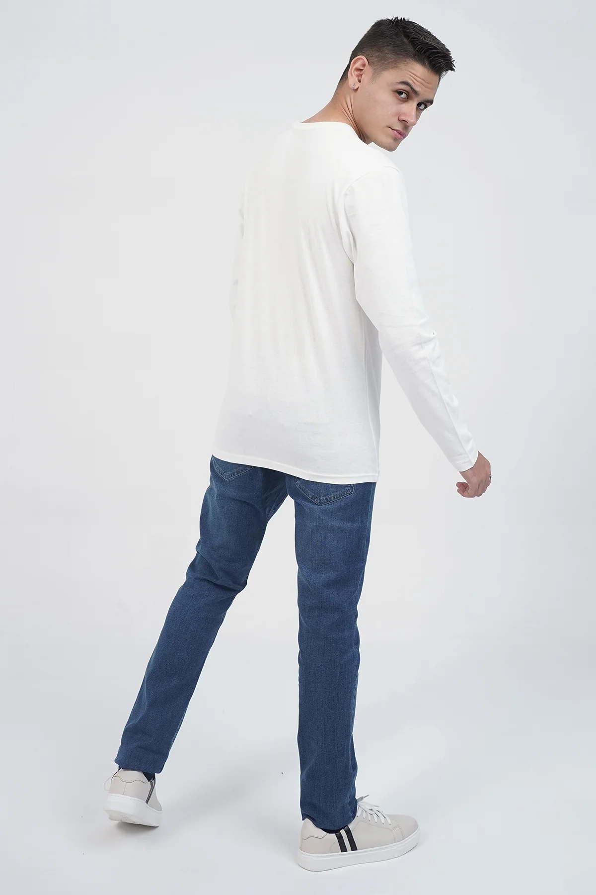 "BEYONE" Crewneck Pullover Shirt - Image 3