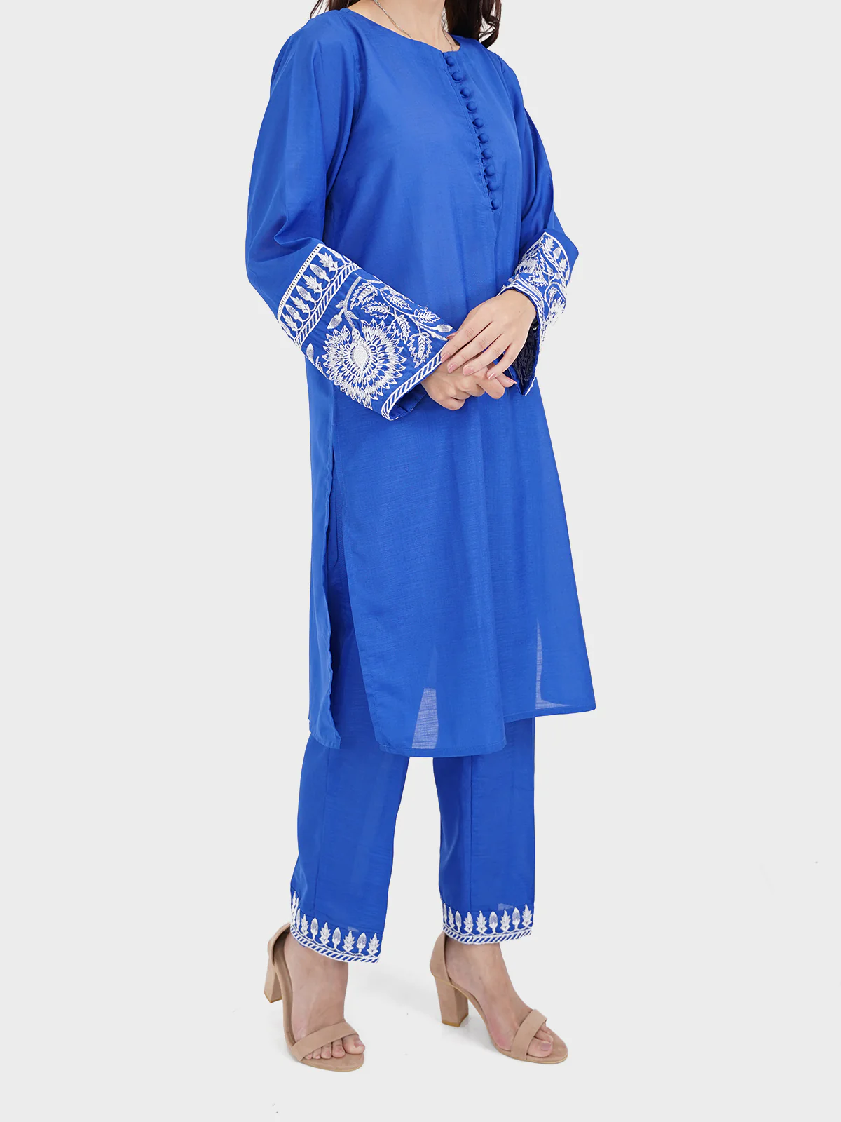 "MOMOE" Embroidered Solid Two Piece Suit - Image 3