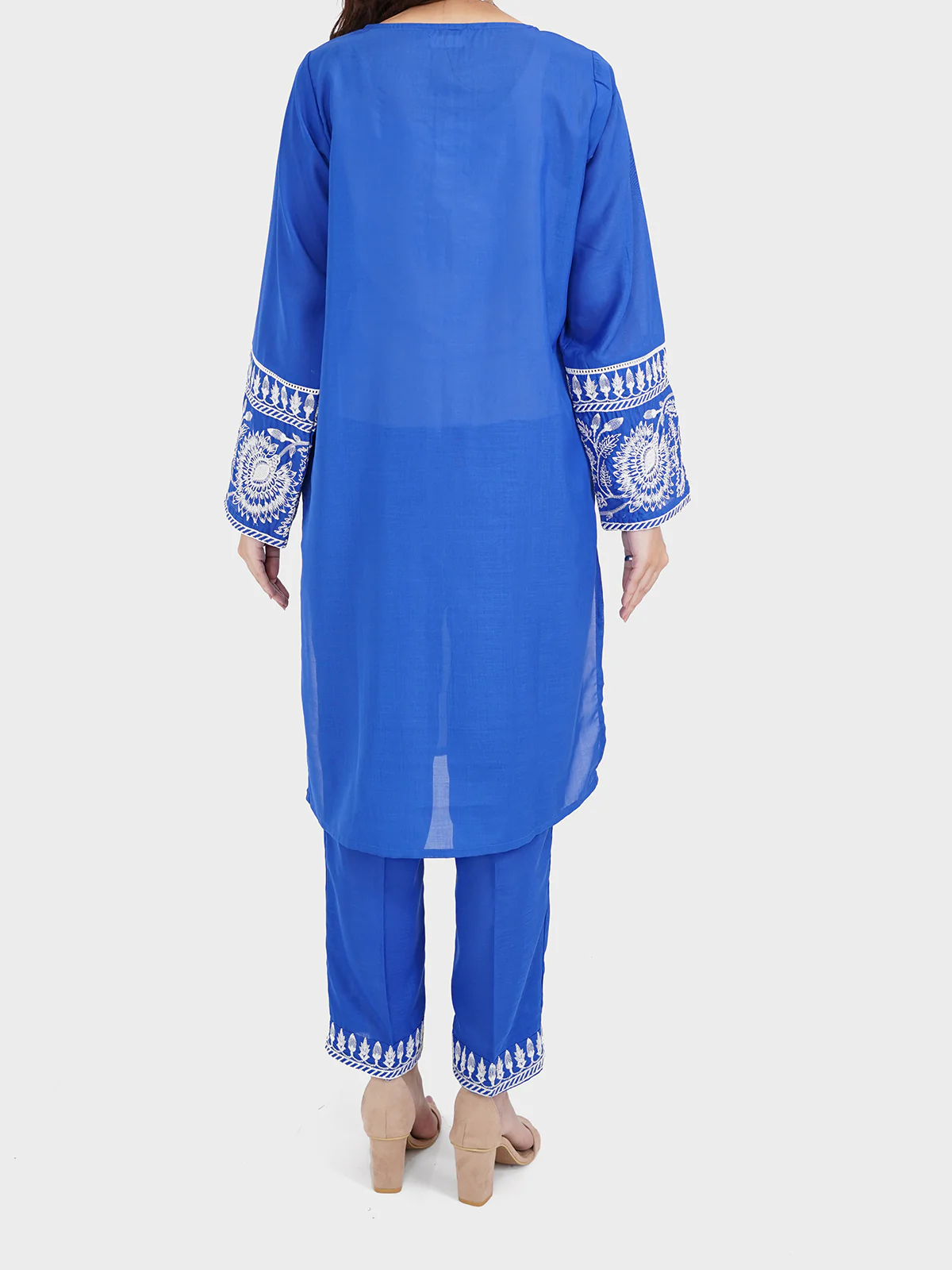 "MOMOE" Embroidered Solid Two Piece Suit - Image 4