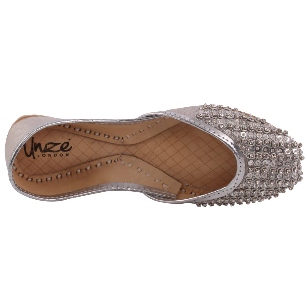 New Girls Traditional “HIMANI” Dot Work Embellished Khussa - Image 4