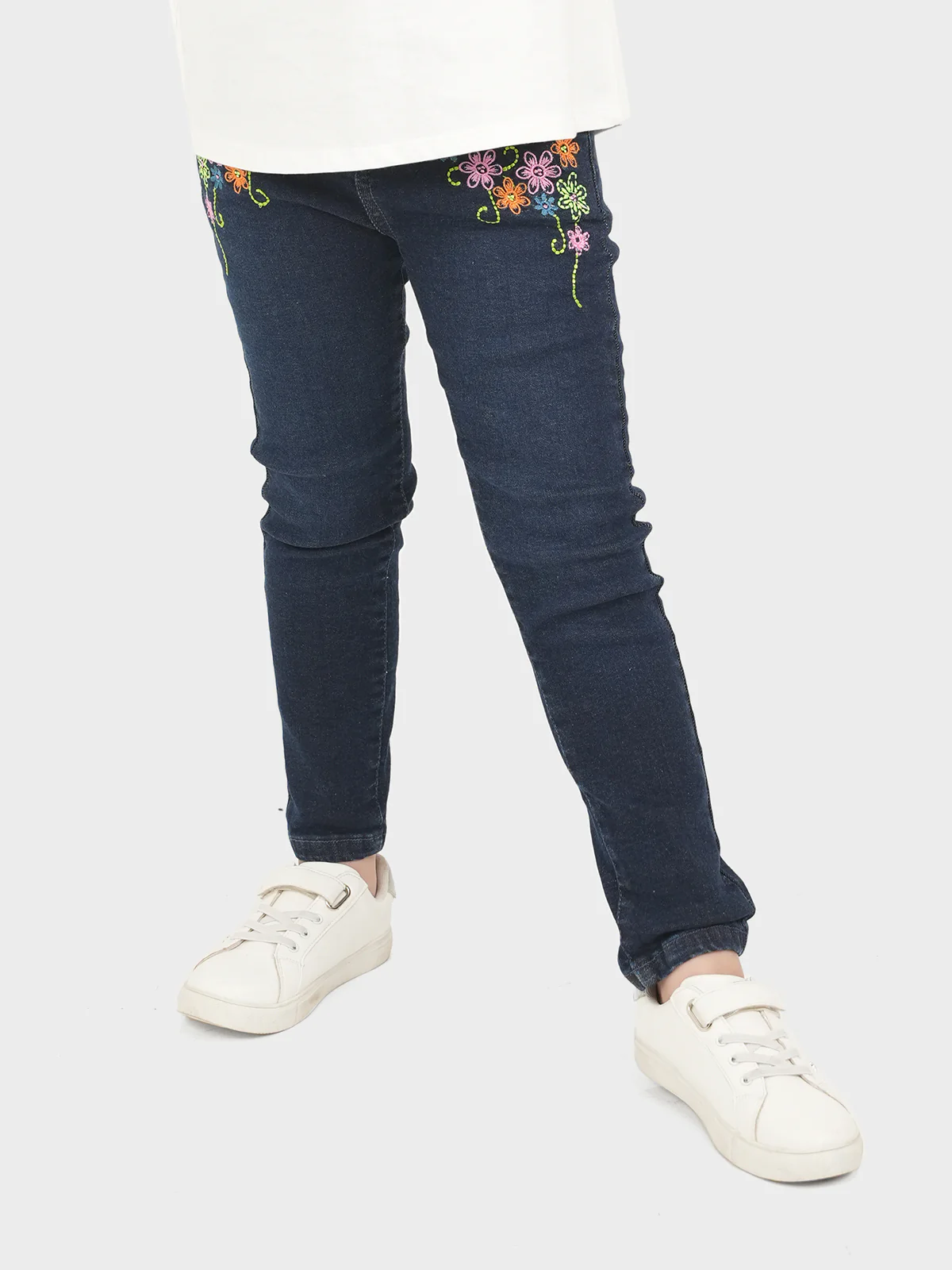 "OMAIRA" Embroidered Denim Jeans - Image 3