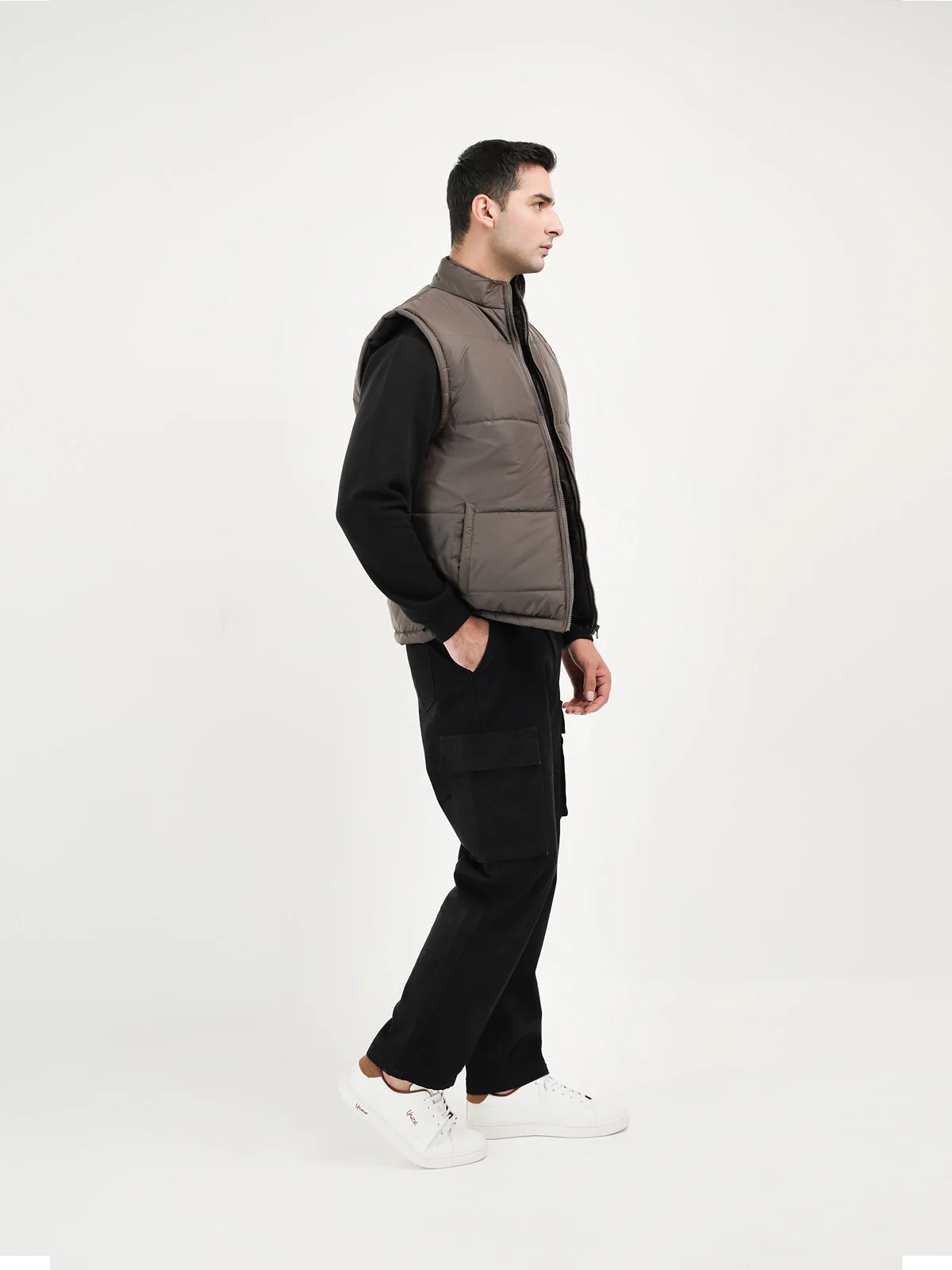 "UPSILON" Casual Sleevless Puffer Jacket - Image 3