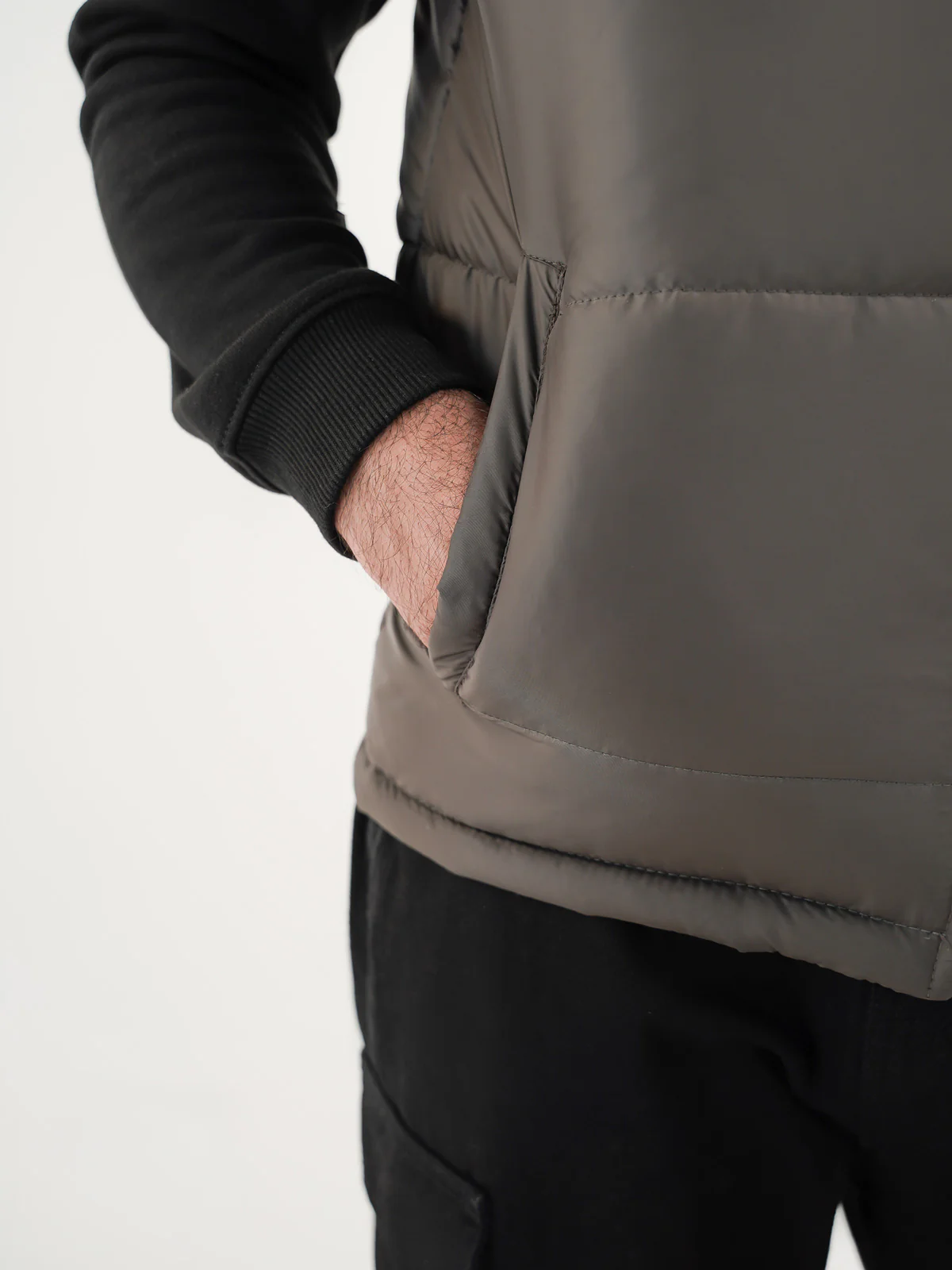 "UPSILON" Casual Sleevless Puffer Jacket - Image 4