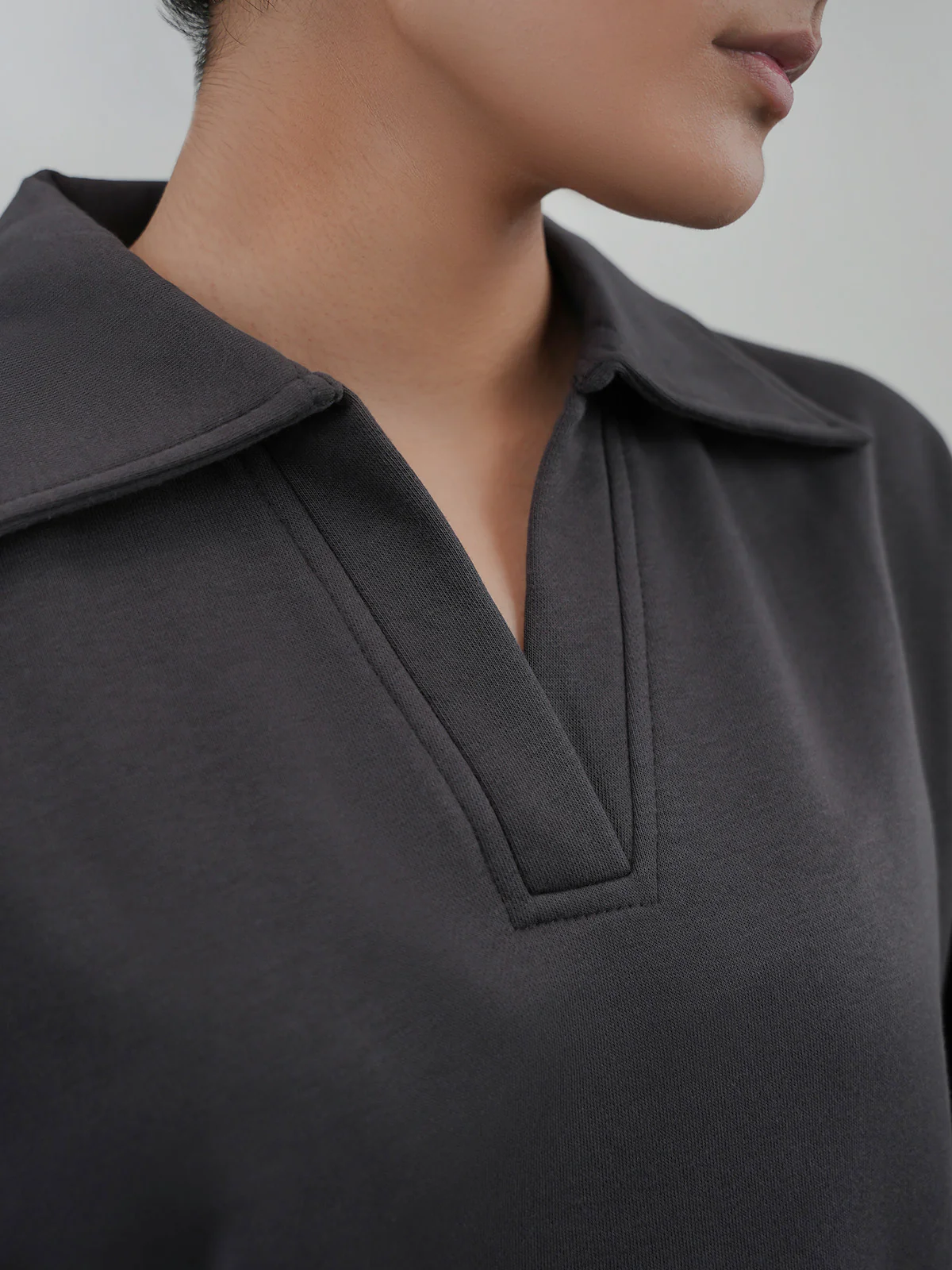 "VENYA" Classic Basic Fleece Sweatshirt - Image 4