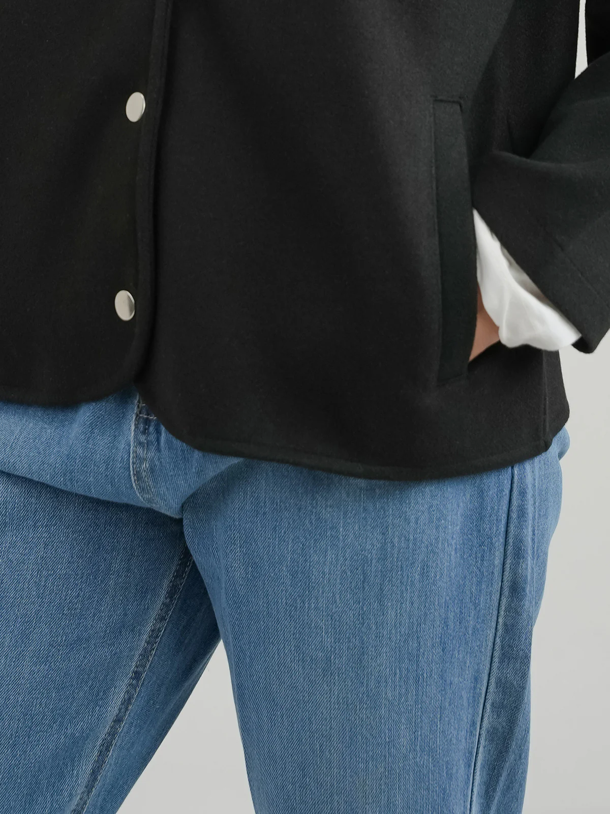 "VIHAAN" Classic Mom Fit Denim Pant - Image 3