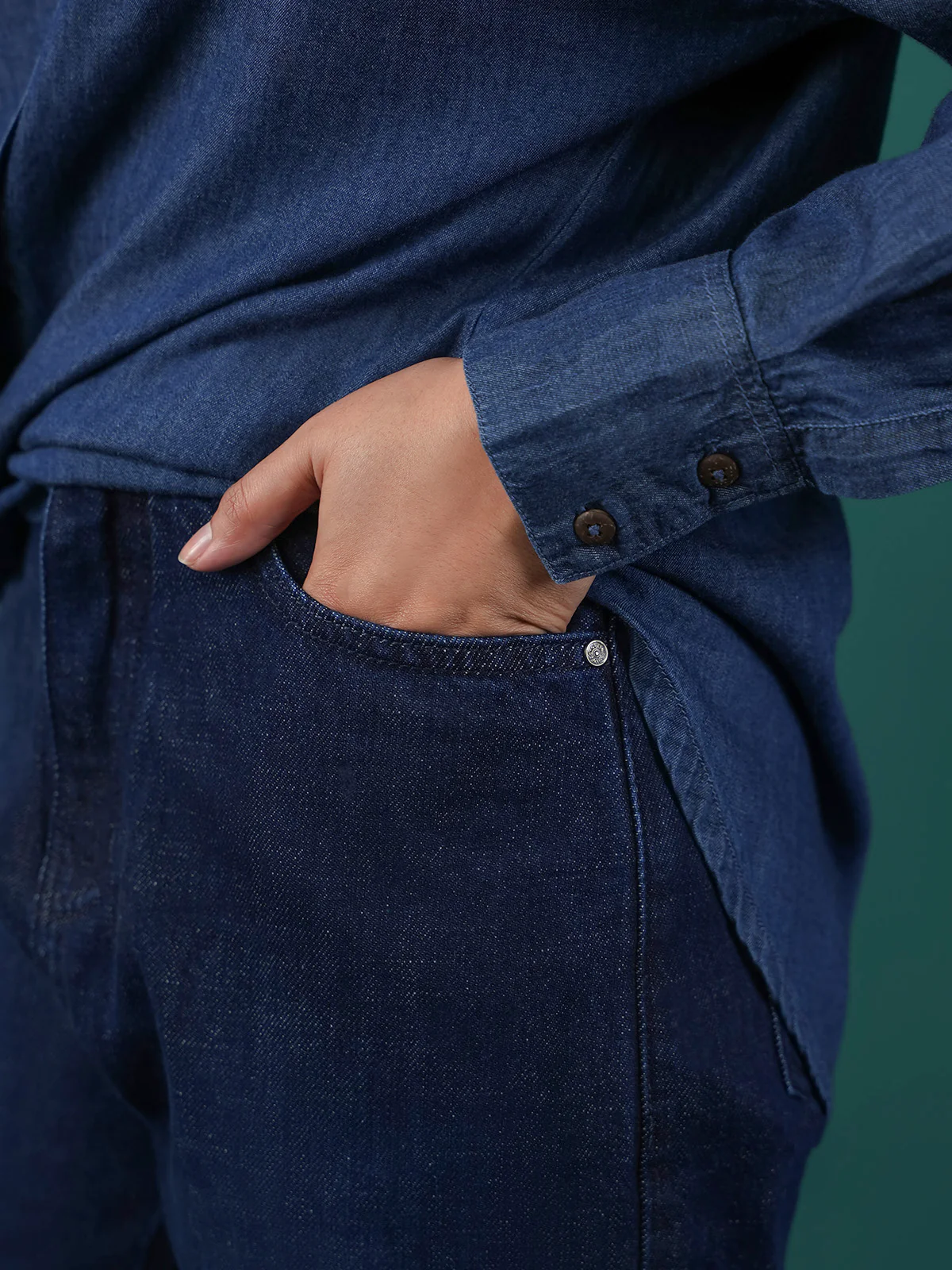 "VIHAAN" Classic Mom Fit Denim Pant - Image 3