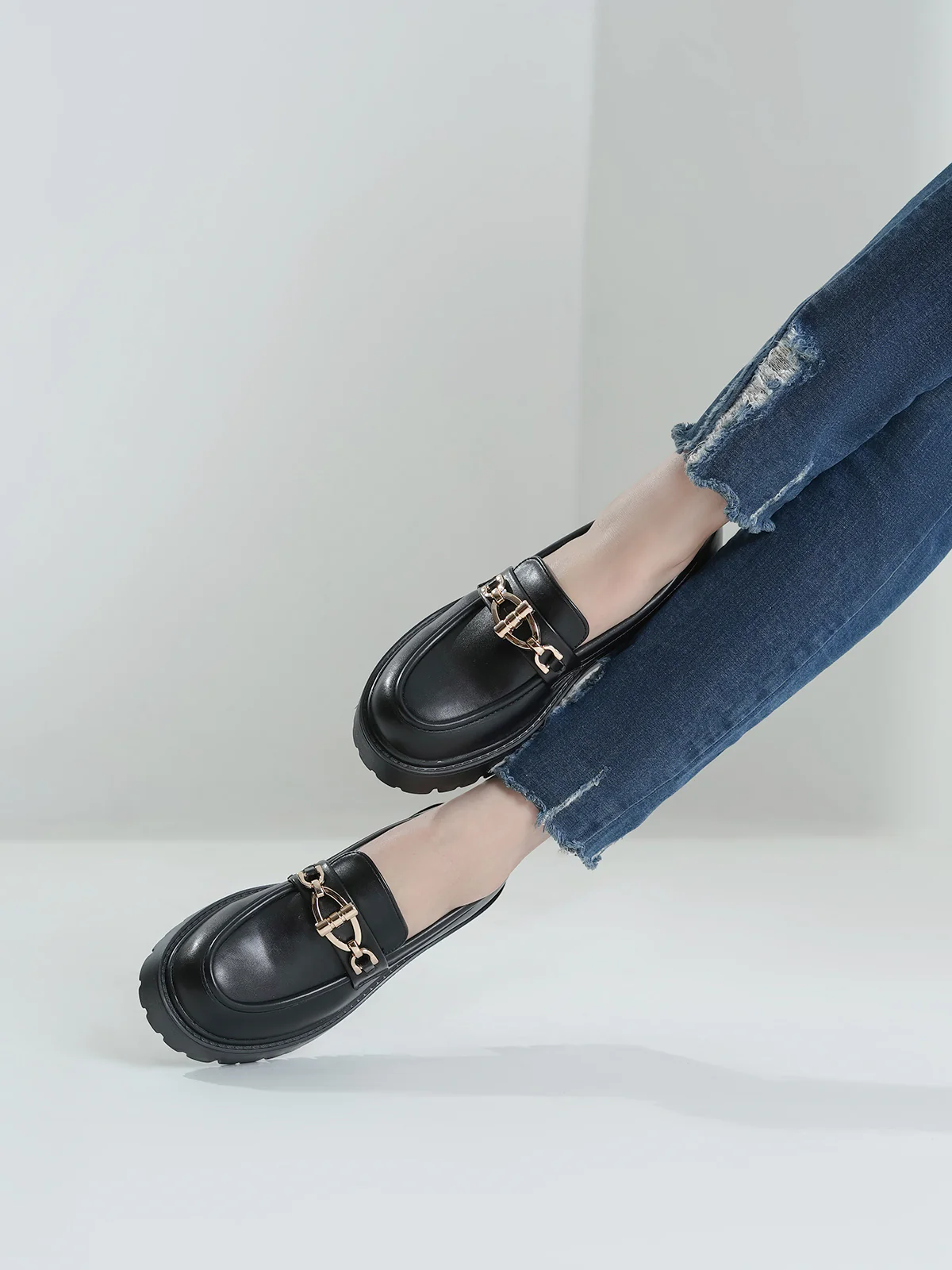 Women "ALETHA" Soft Modern Loafers - Image 3