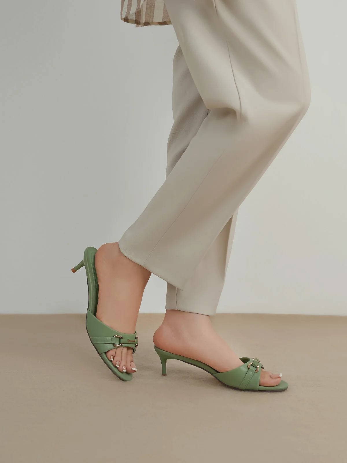 Women "ALVERA" Graceful Kitten Heel