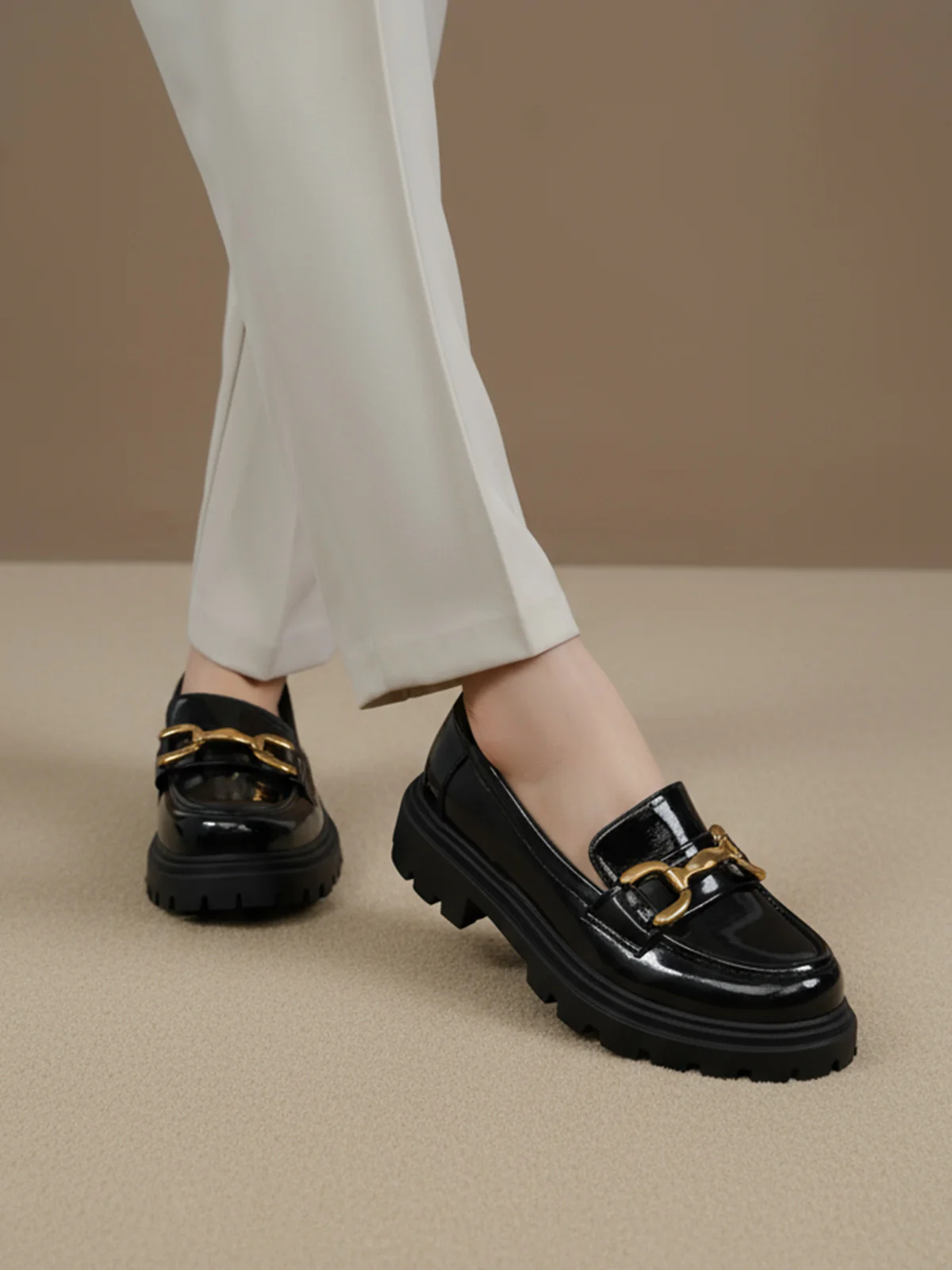 Women "APICHU" Glossy Perfect Loafer Shoes