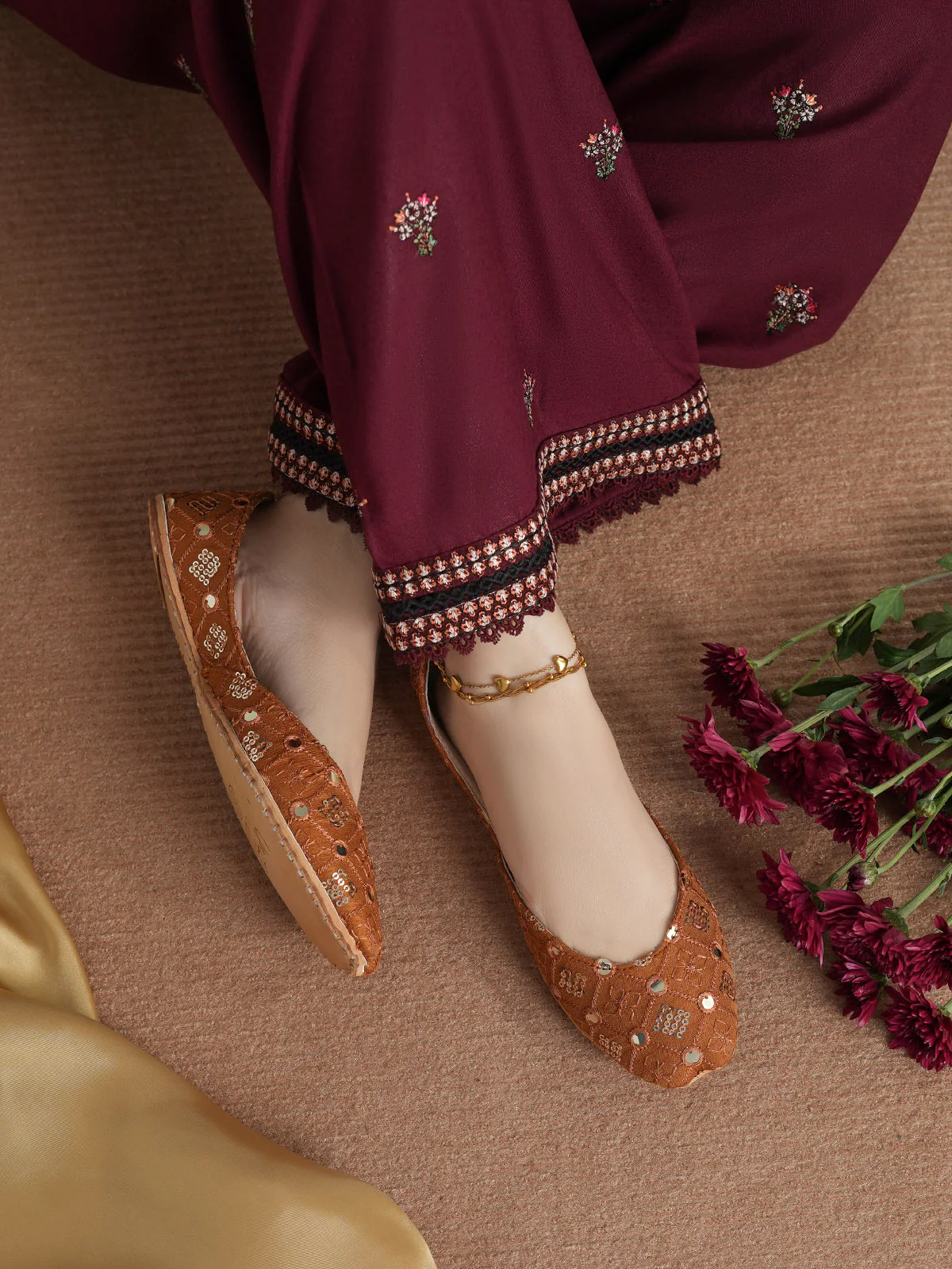 Women "ARZANGI" Traditional Comfort Khussa - Image 3