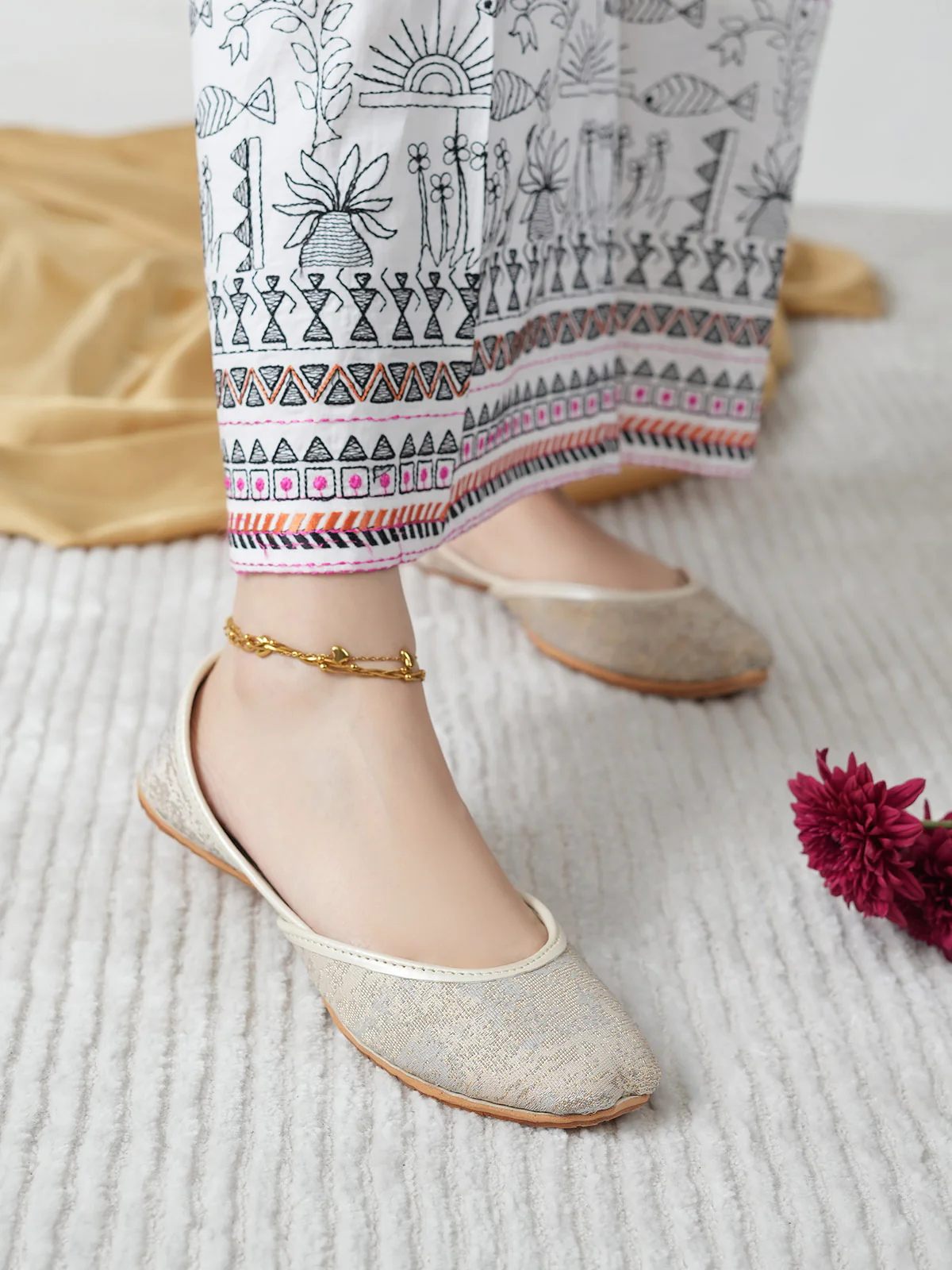 Women "RUHI" Traditional Khussa