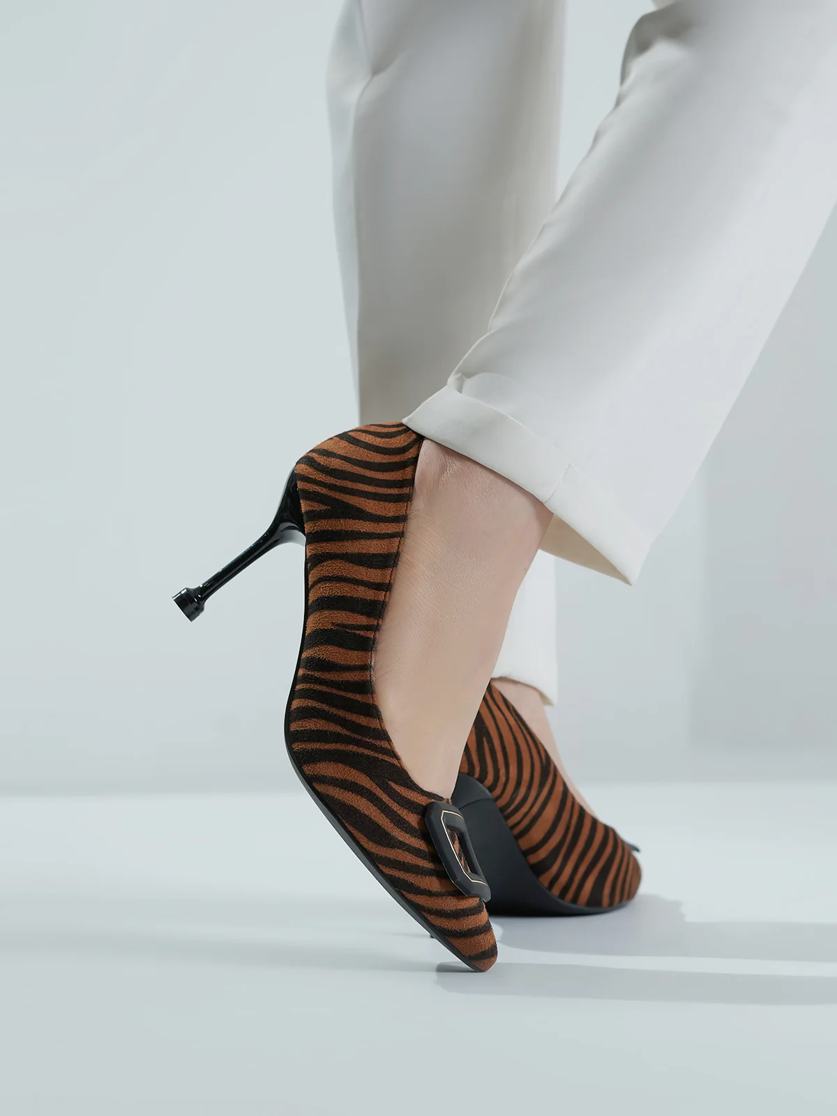 Women "CASSIDY" Comfy Classic Court Shoes - Image 10