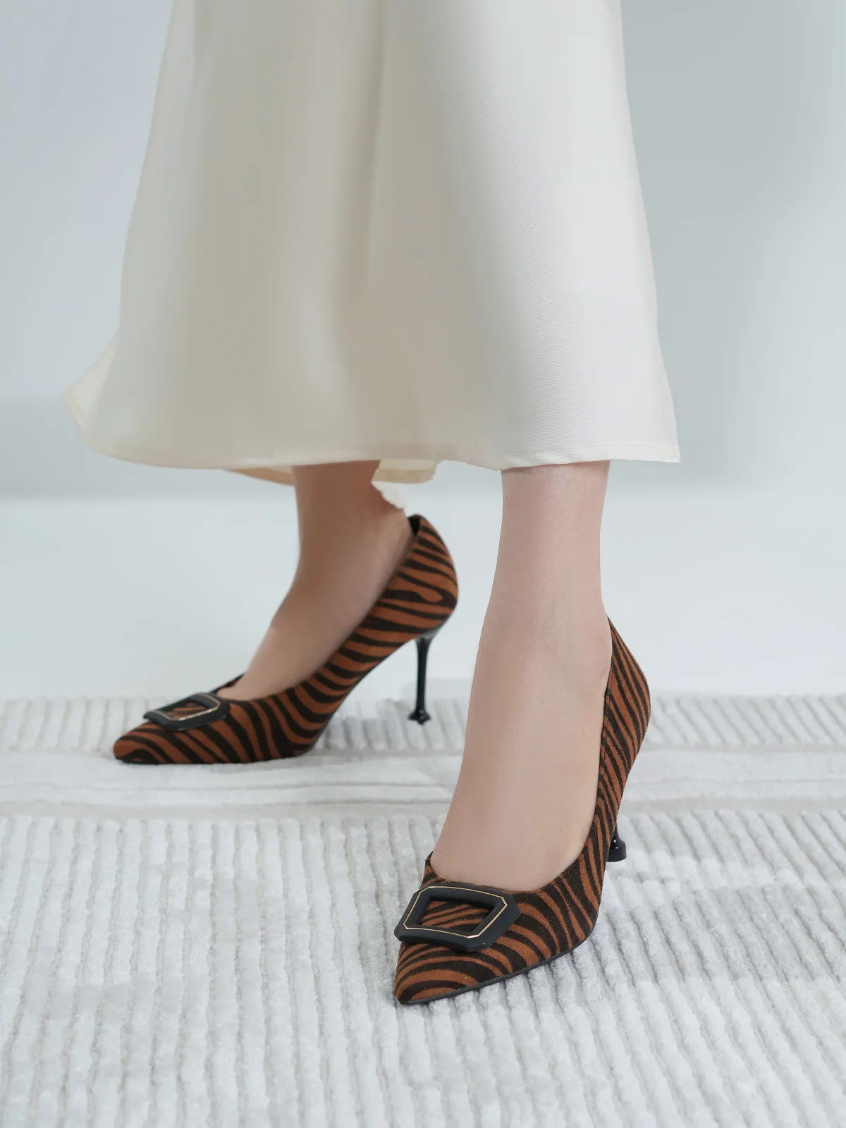 Women "CASSIDY" Comfy Classic Court Shoes - Image 6
