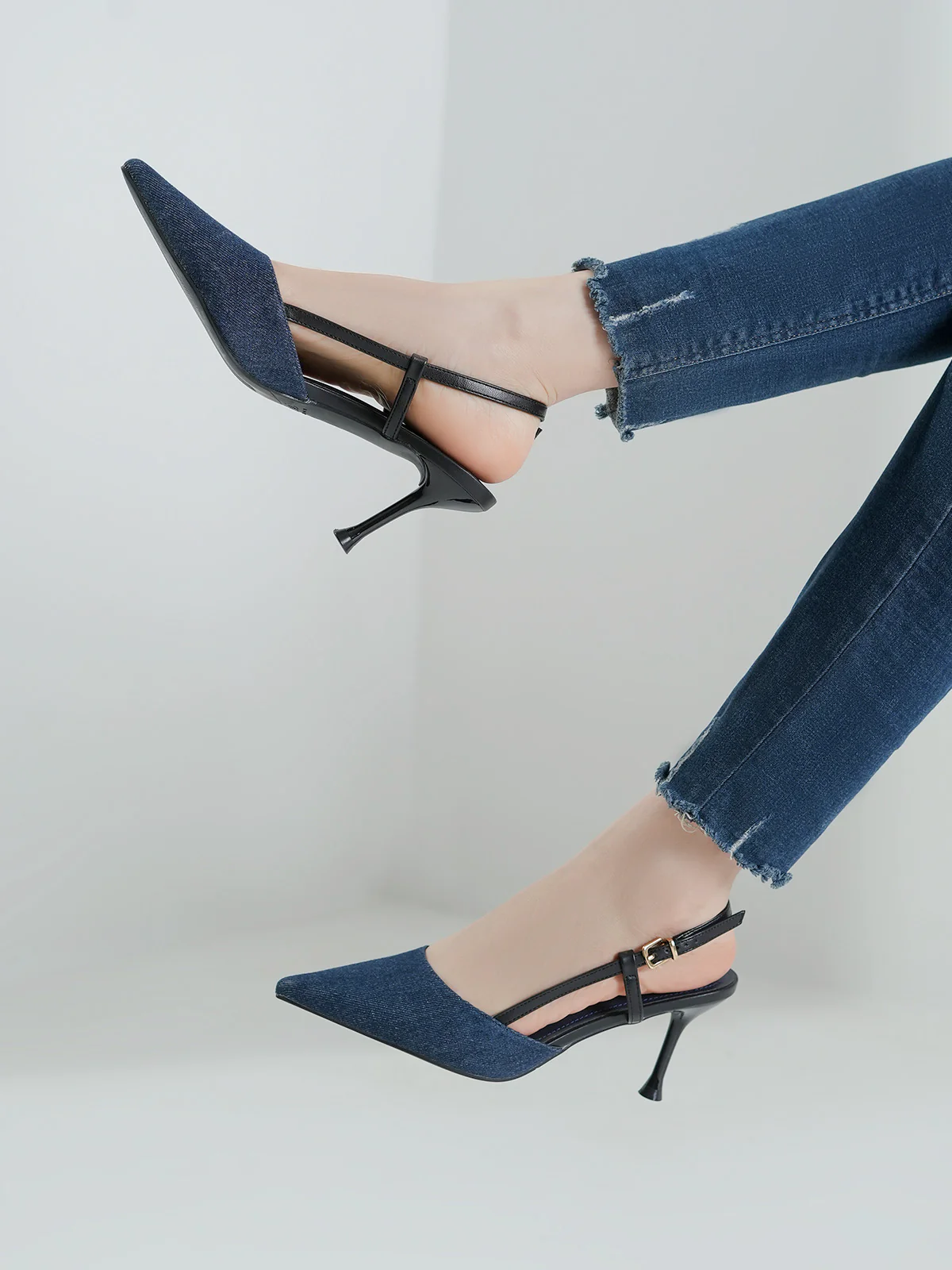 Women "CHERISH" Pointed Toe Design Sandals - Image 3