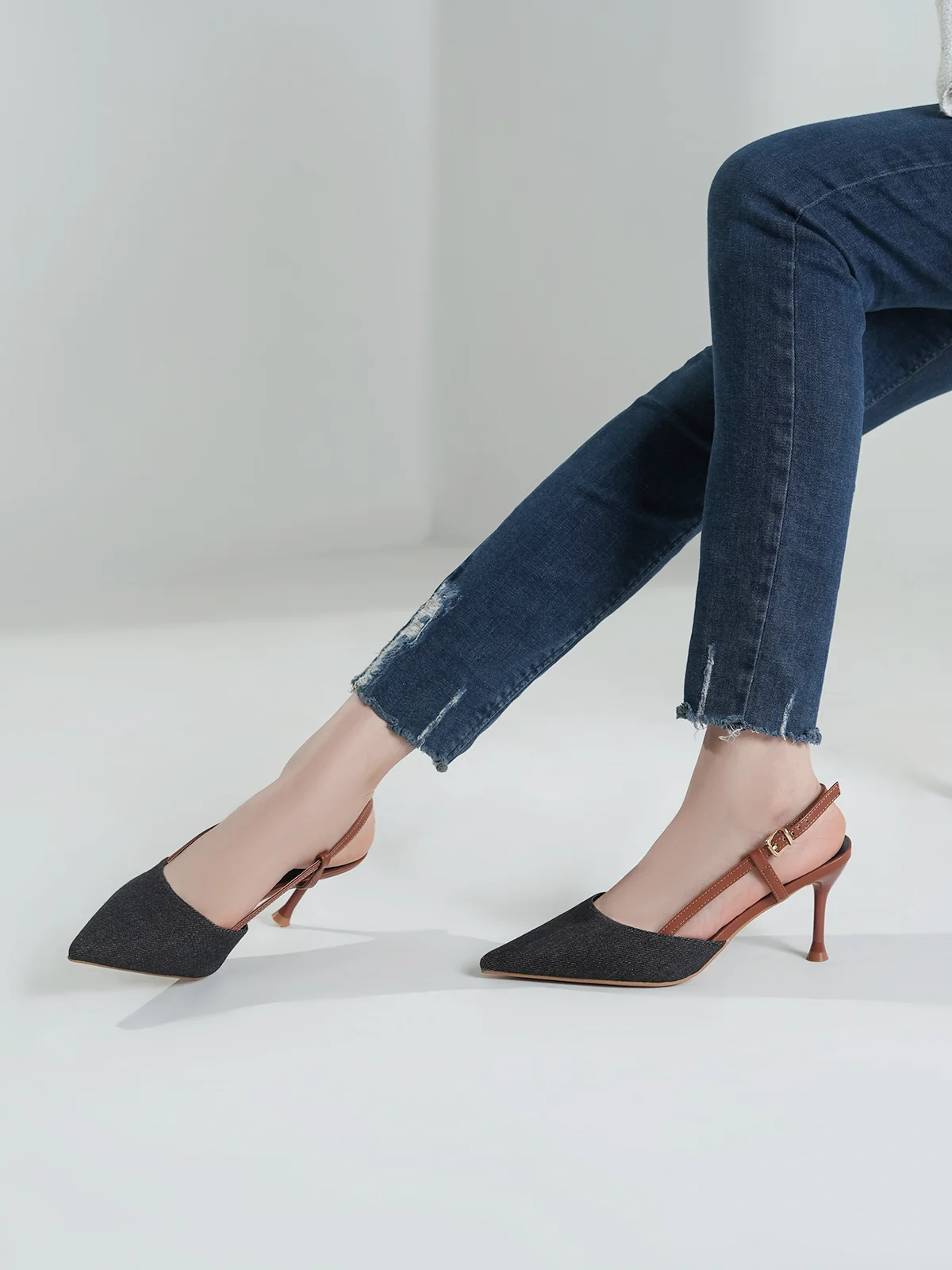 Women "CHERISH" Pointed Toe Design Sandals - Image 11