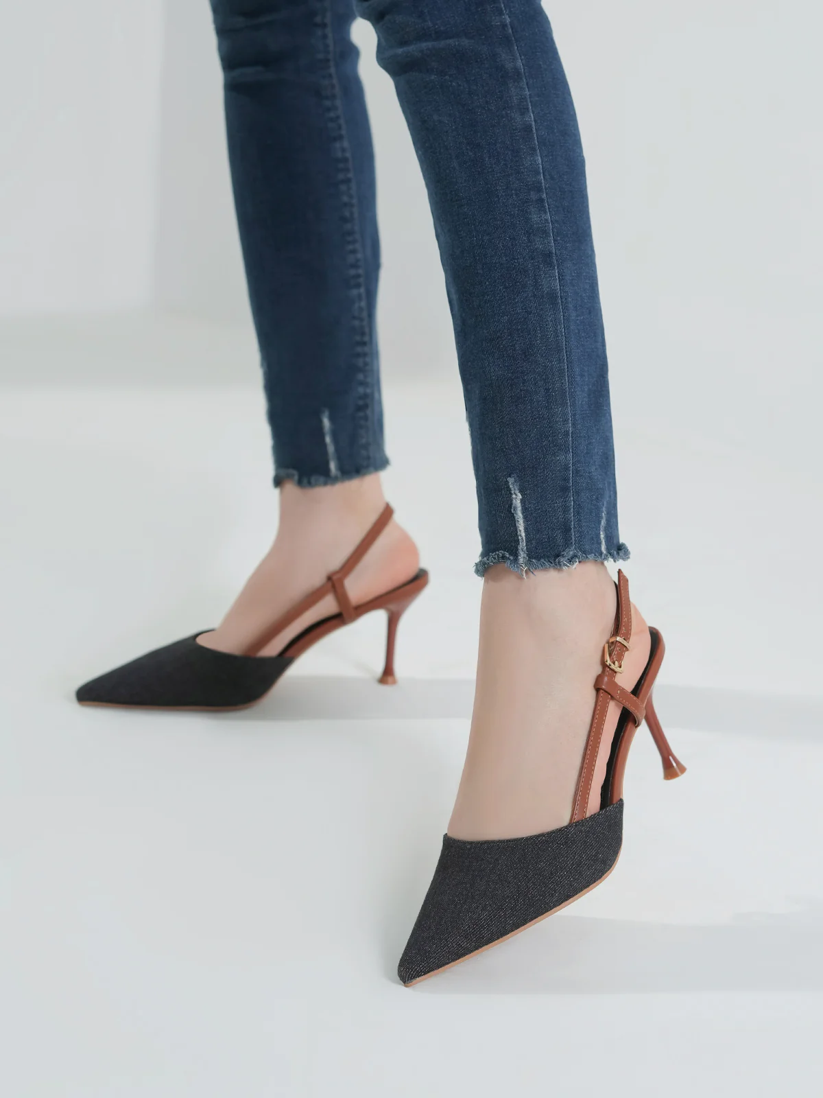 Women "CHERISH" Pointed Toe Design Sandals - Image 6