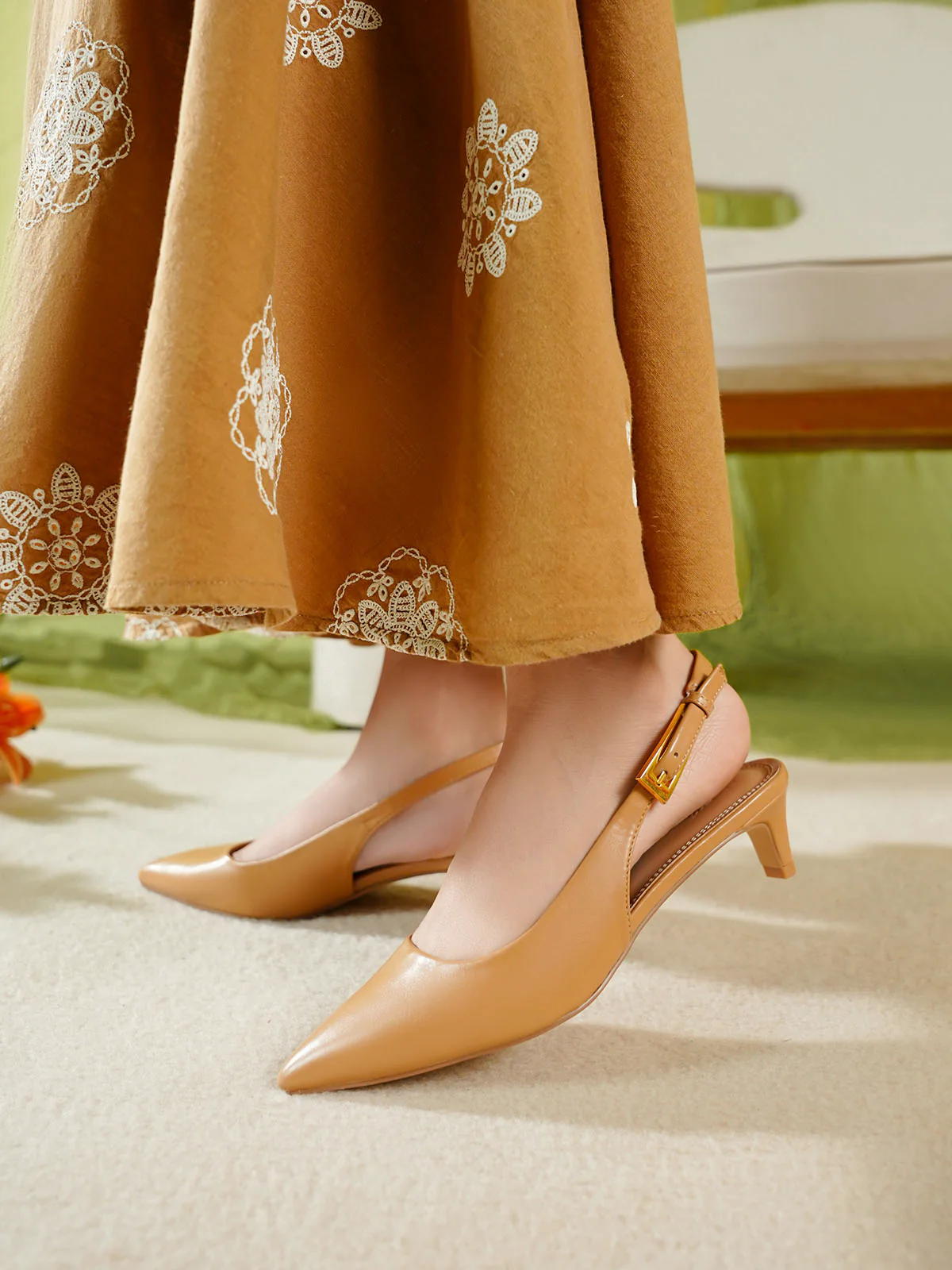 Women "DAMARI" Graceful Pointed Sandals - Image 3