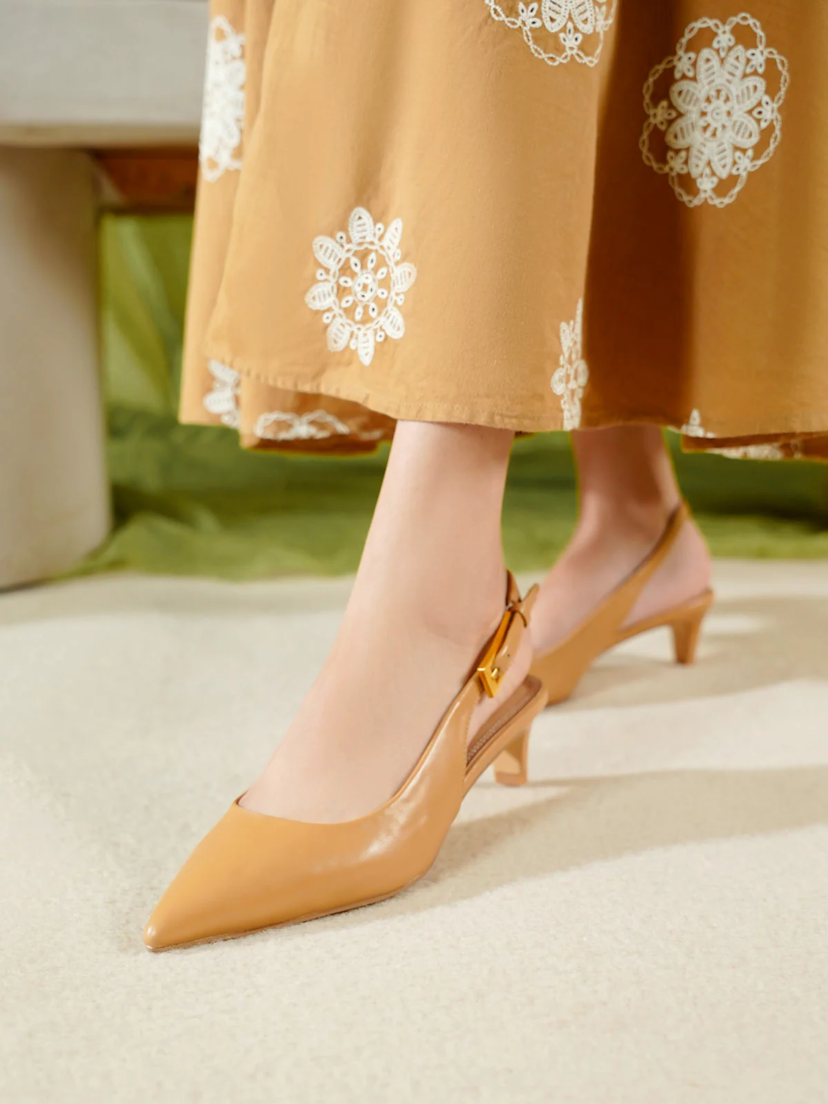 Women "DAMARI" Graceful Pointed Sandals - Image 6