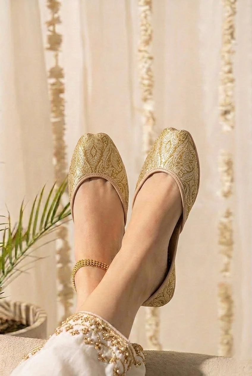 Women "NOOR-E-BAHAR" Comfy Handmade Khussa