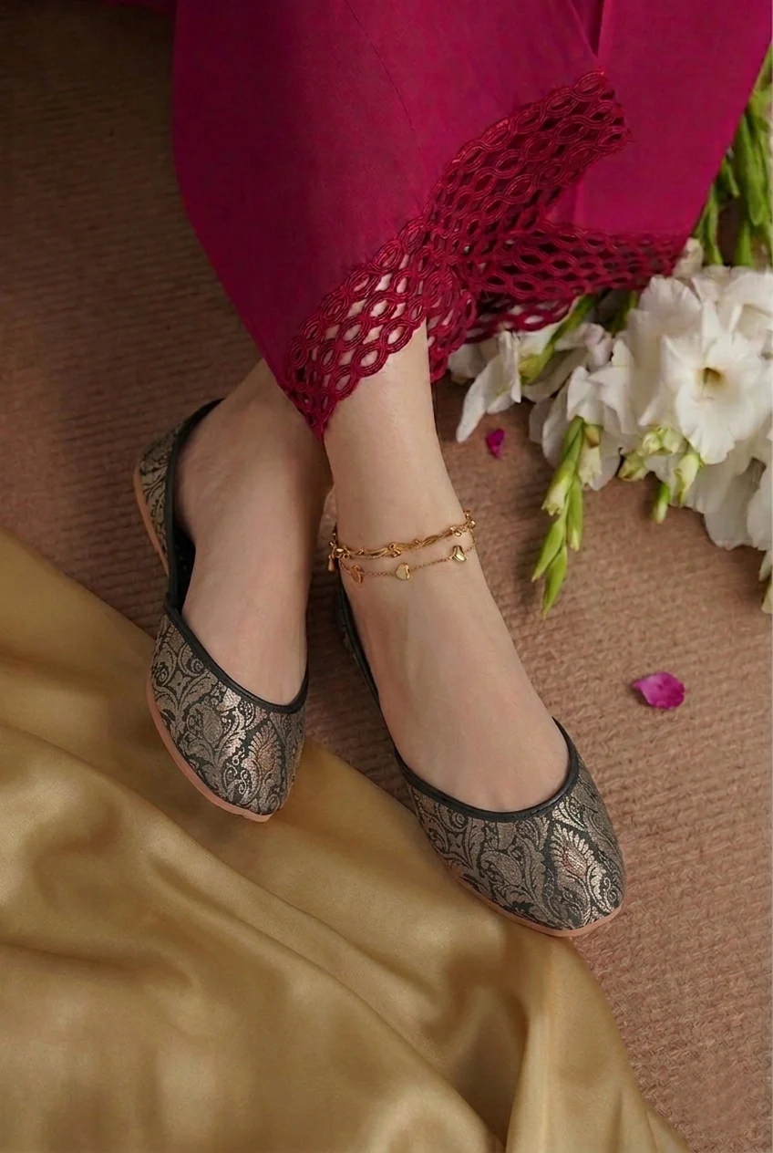 Women "NOOR-E-BAHAR" Comfy Handmade Khussa