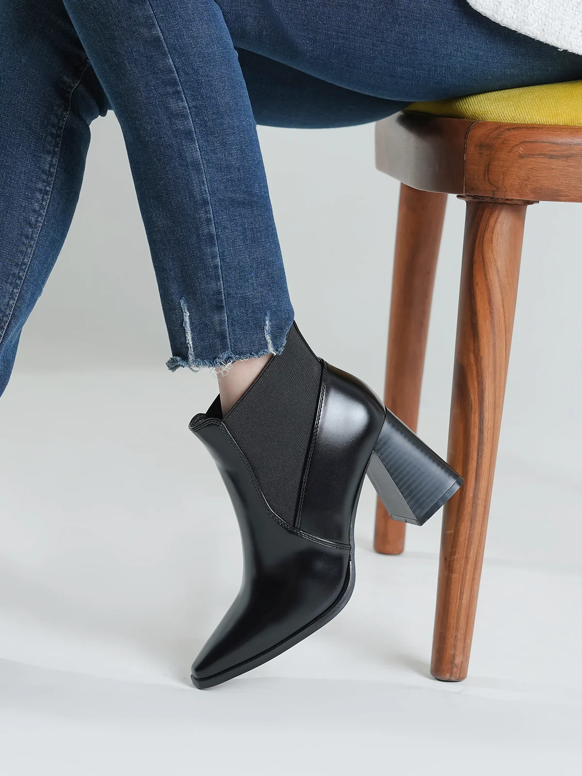 Women "ERCWLFF" Pointed Toe Boots - Image 10