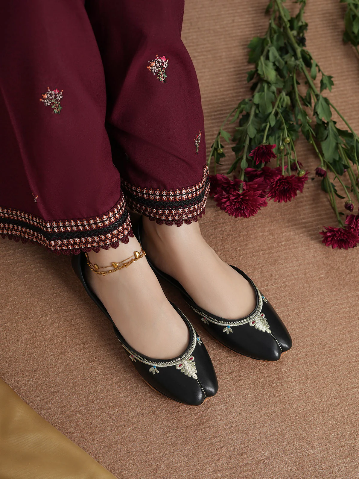 Women "RAJJO" Comforrt Traditional Khussa