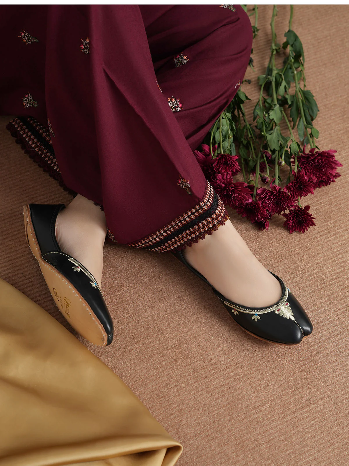 Women "RAJJO" Comforrt Traditional Khussa - Image 10