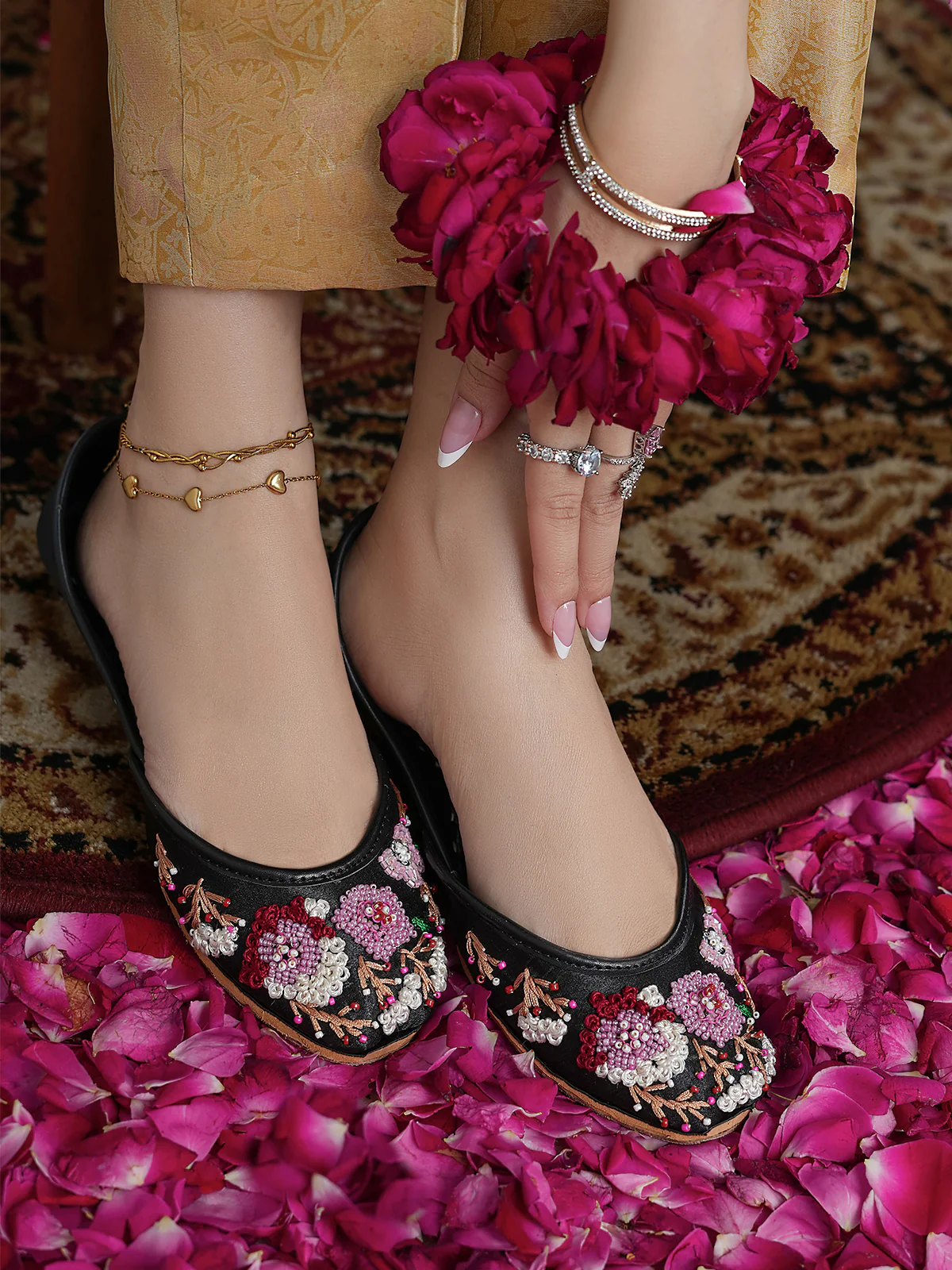 Women "SHAGNA" Classic Embroidery Khussa