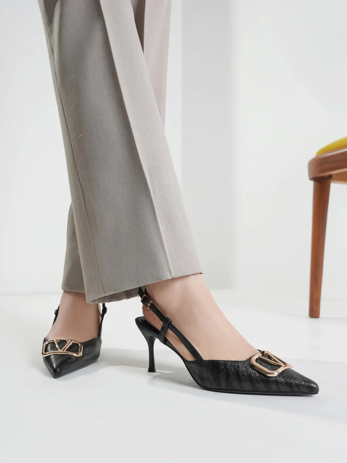 Women "HILLARY" Pointed Toe Buckle Sandals