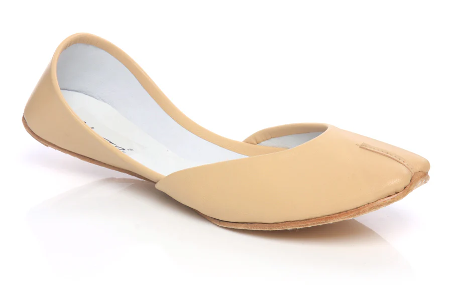 Women “ISORA” Stylish Plain Surface Stitched Design Khussa