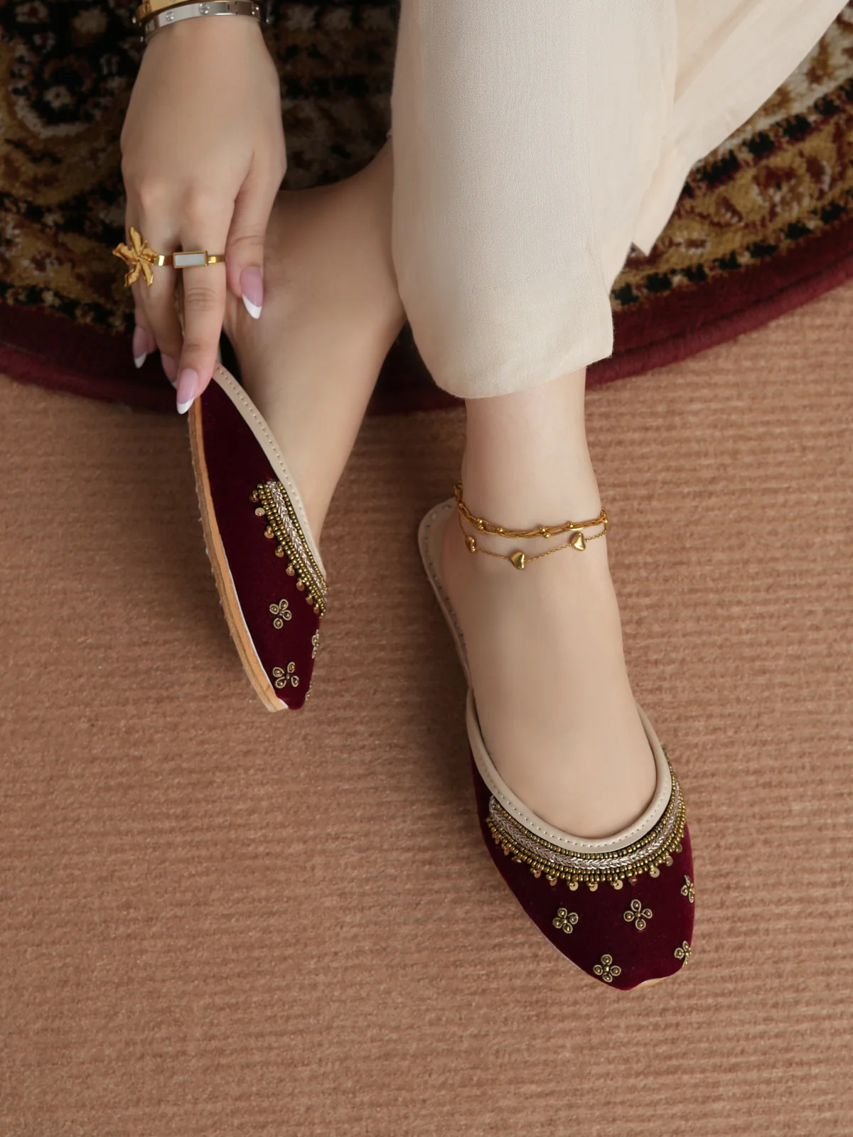 Women "NAQSHI" Traditional Classic Khussa