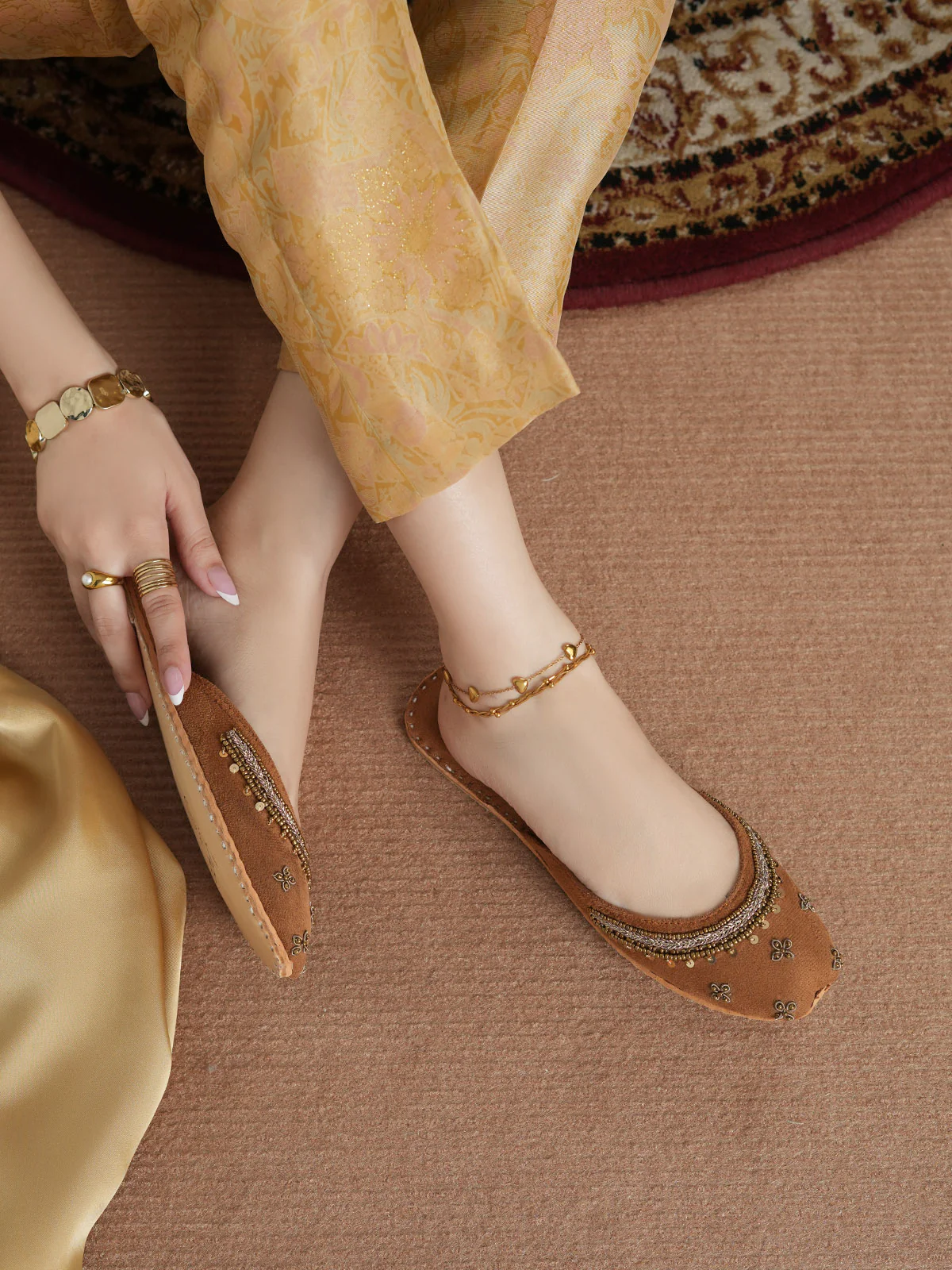Women "NAQSHI" Traditional Classic Khussa