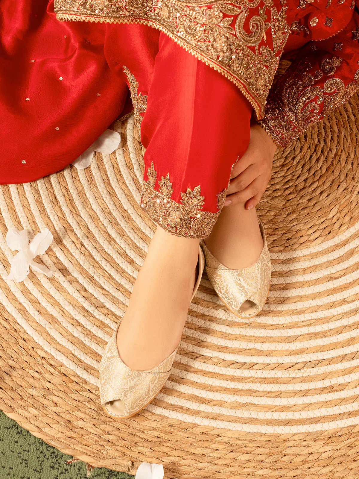 Women "LEHRANI" Open Toe Jamawar Khussa