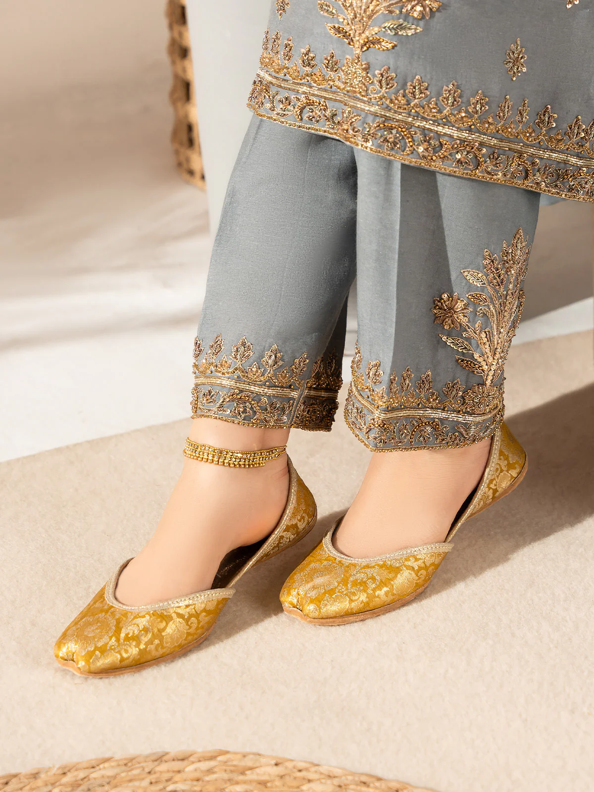 Women "MEERJAH" Soft Flexible Jamawar Khussa